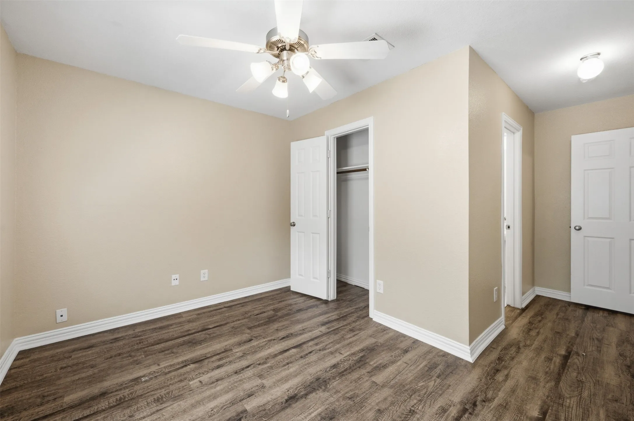 Duplex For Rent in Tarrant County , 3116 S Cherry Lane, Fort Worth, Texas 76116, 3 Bedroom, 2 Bathroom, 1 Garage spaces, 1,151 Sqft, built in 2006, mls#21364437, Real Estate Agent in Fort Worth, Homes For Rent in Tarrant county, Homes For Rent in Fort Worth, Realtor in Fort Worth Texas, Real Estate Brokerage Independent Realty Texas, Luminita Cordes Realtor