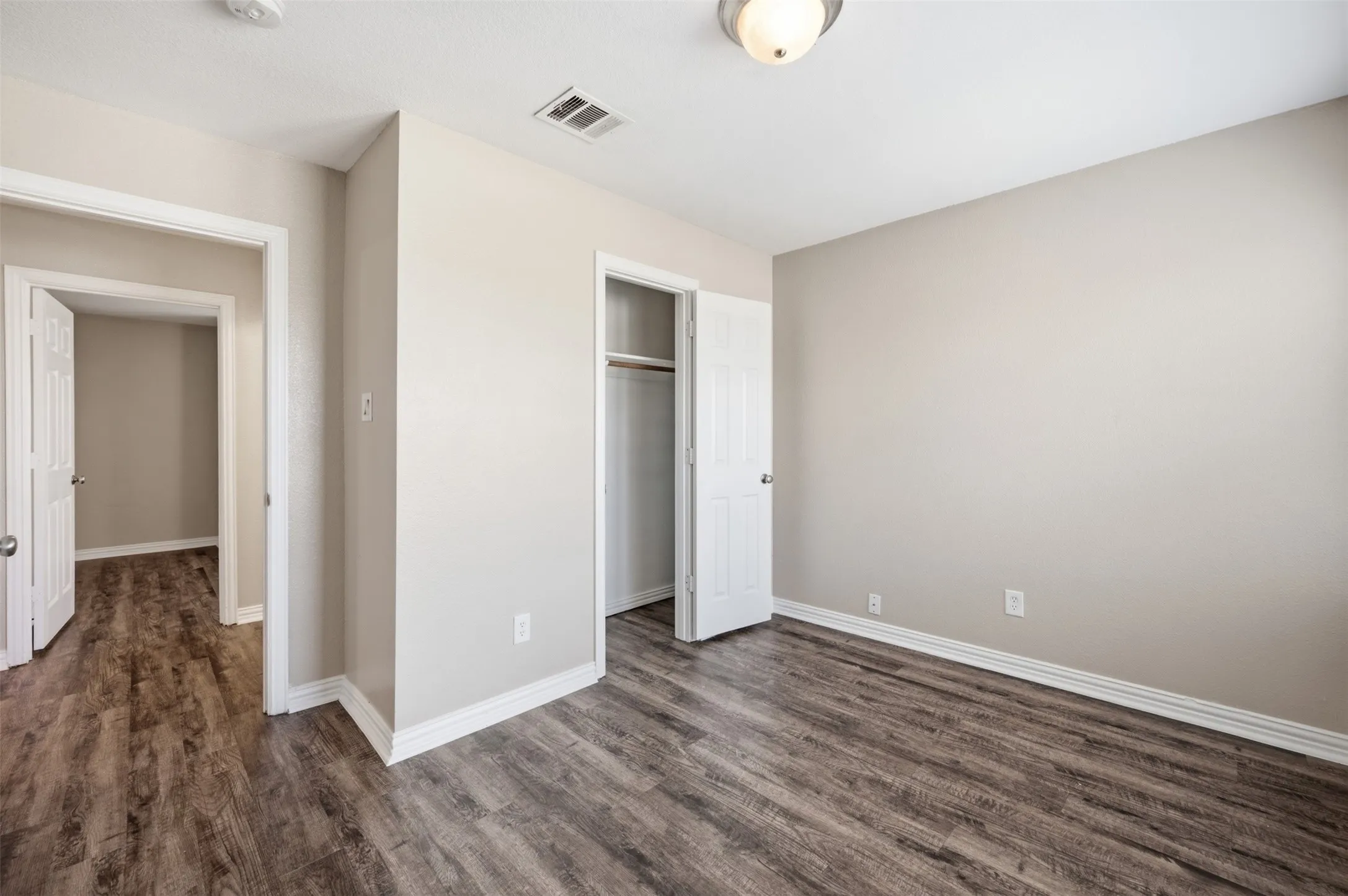 Duplex For Rent in Tarrant County , 3116 S Cherry Lane, Fort Worth, Texas 76116, 3 Bedroom, 2 Bathroom, 1 Garage spaces, 1,151 Sqft, built in 2006, mls#21364437, Real Estate Agent in Fort Worth, Homes For Rent in Tarrant county, Homes For Rent in Fort Worth, Realtor in Fort Worth Texas, Real Estate Brokerage Independent Realty Texas, Luminita Cordes Realtor