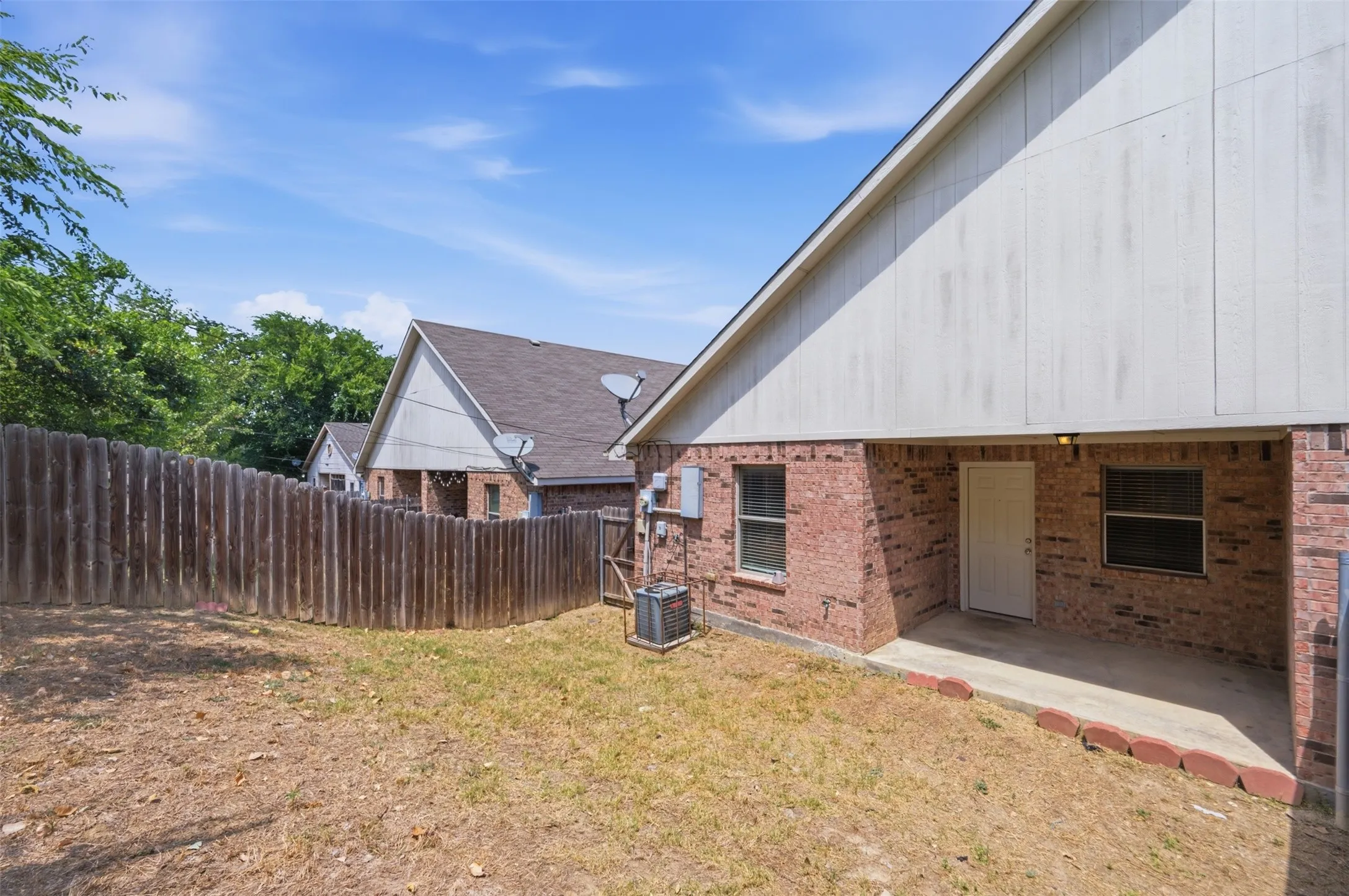 Duplex For Rent in Tarrant County , 3116 S Cherry Lane, Fort Worth, Texas 76116, 3 Bedroom, 2 Bathroom, 1 Garage spaces, 1,151 Sqft, built in 2006, mls#21364437, Real Estate Agent in Fort Worth, Homes For Rent in Tarrant county, Homes For Rent in Fort Worth, Realtor in Fort Worth Texas, Real Estate Brokerage Independent Realty Texas, Luminita Cordes Realtor