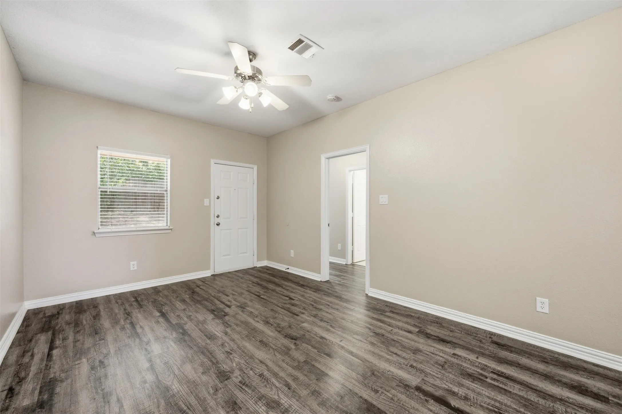 Duplex For Rent in Tarrant County , 3116 S Cherry Lane, Fort Worth, Texas 76116, 3 Bedroom, 2 Bathroom, 1 Garage spaces, 1,151 Sqft, built in 2006, mls#21364437, Real Estate Agent in Fort Worth, Homes For Rent in Tarrant county, Homes For Rent in Fort Worth, Realtor in Fort Worth Texas, Real Estate Brokerage Independent Realty Texas, Luminita Cordes Realtor