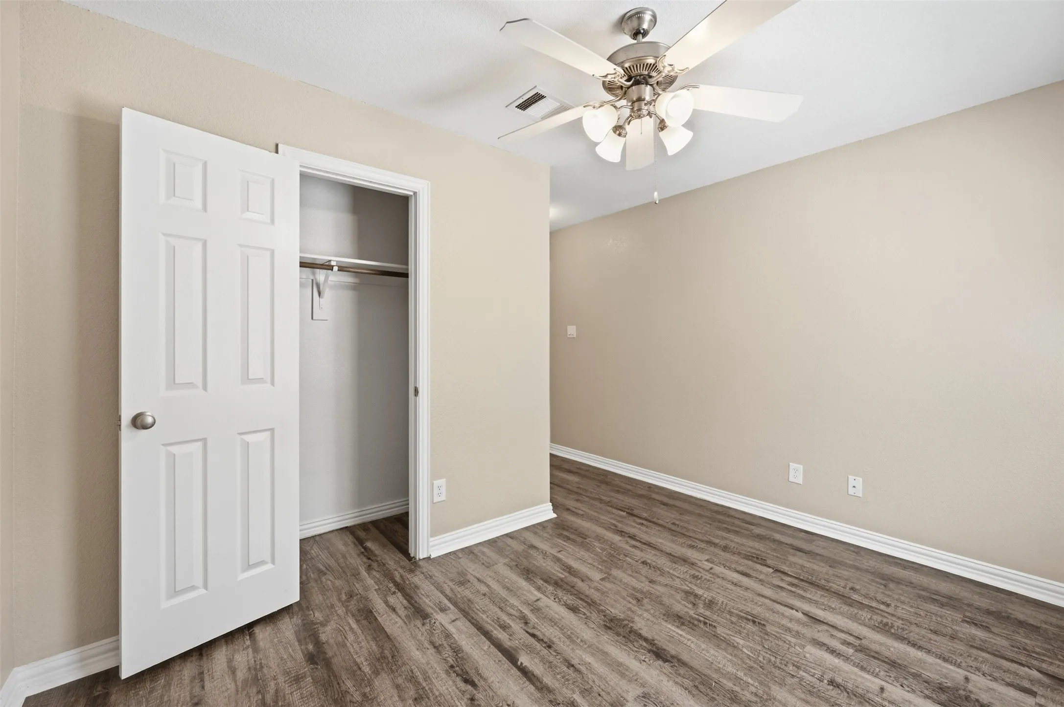 Duplex For Rent in Tarrant County , 3116 S Cherry Lane, Fort Worth, Texas 76116, 3 Bedroom, 2 Bathroom, 1 Garage spaces, 1,151 Sqft, built in 2006, mls#21364437, Real Estate Agent in Fort Worth, Homes For Rent in Tarrant county, Homes For Rent in Fort Worth, Realtor in Fort Worth Texas, Real Estate Brokerage Independent Realty Texas, Luminita Cordes Realtor