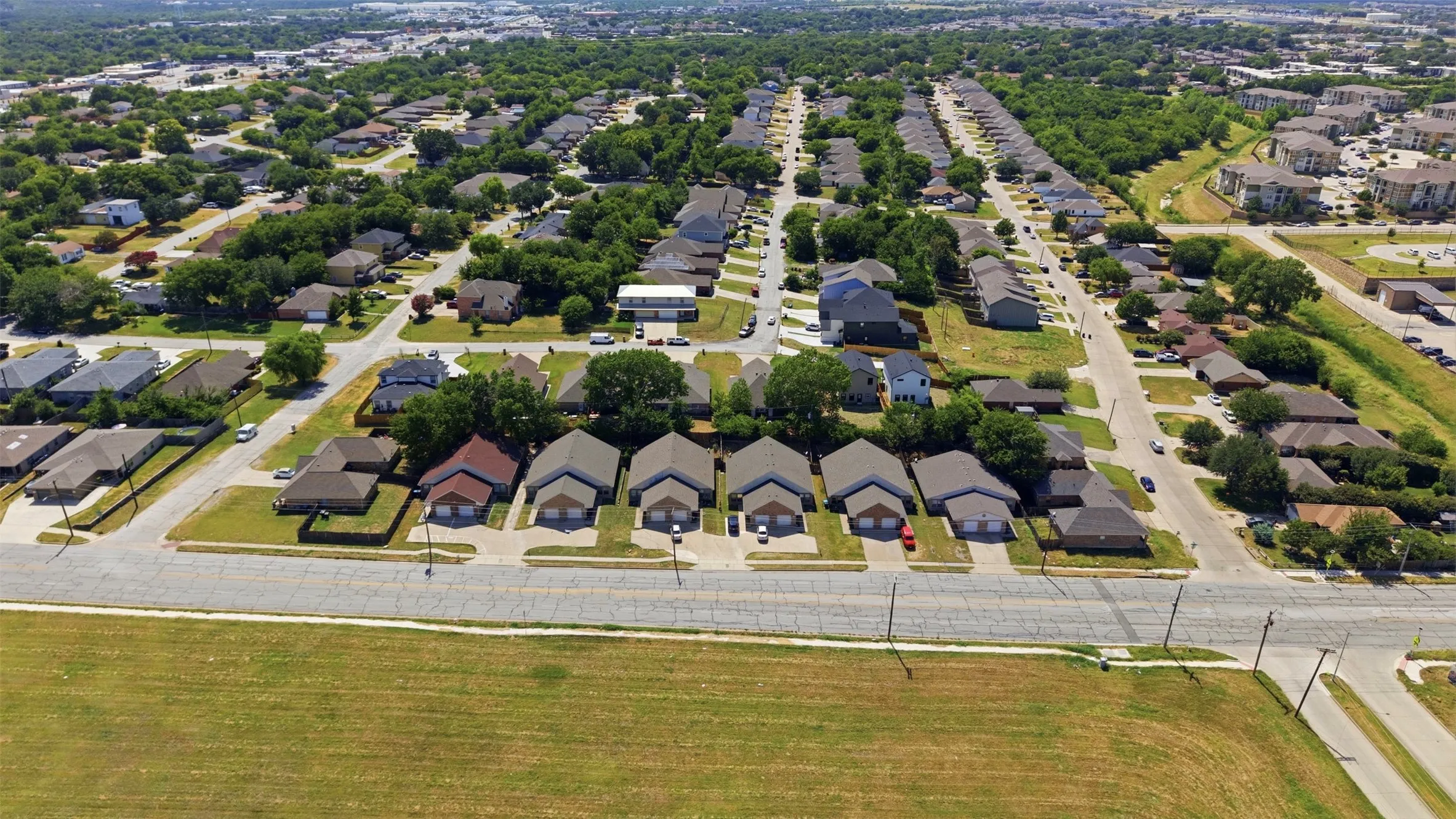 Duplex For Rent in Tarrant County , 3116 S Cherry Lane, Fort Worth, Texas 76116, 3 Bedroom, 2 Bathroom, 1 Garage spaces, 1,151 Sqft, built in 2006, mls#21364437, Real Estate Agent in Fort Worth, Homes For Rent in Tarrant county, Homes For Rent in Fort Worth, Realtor in Fort Worth Texas, Real Estate Brokerage Independent Realty Texas, Luminita Cordes Realtor