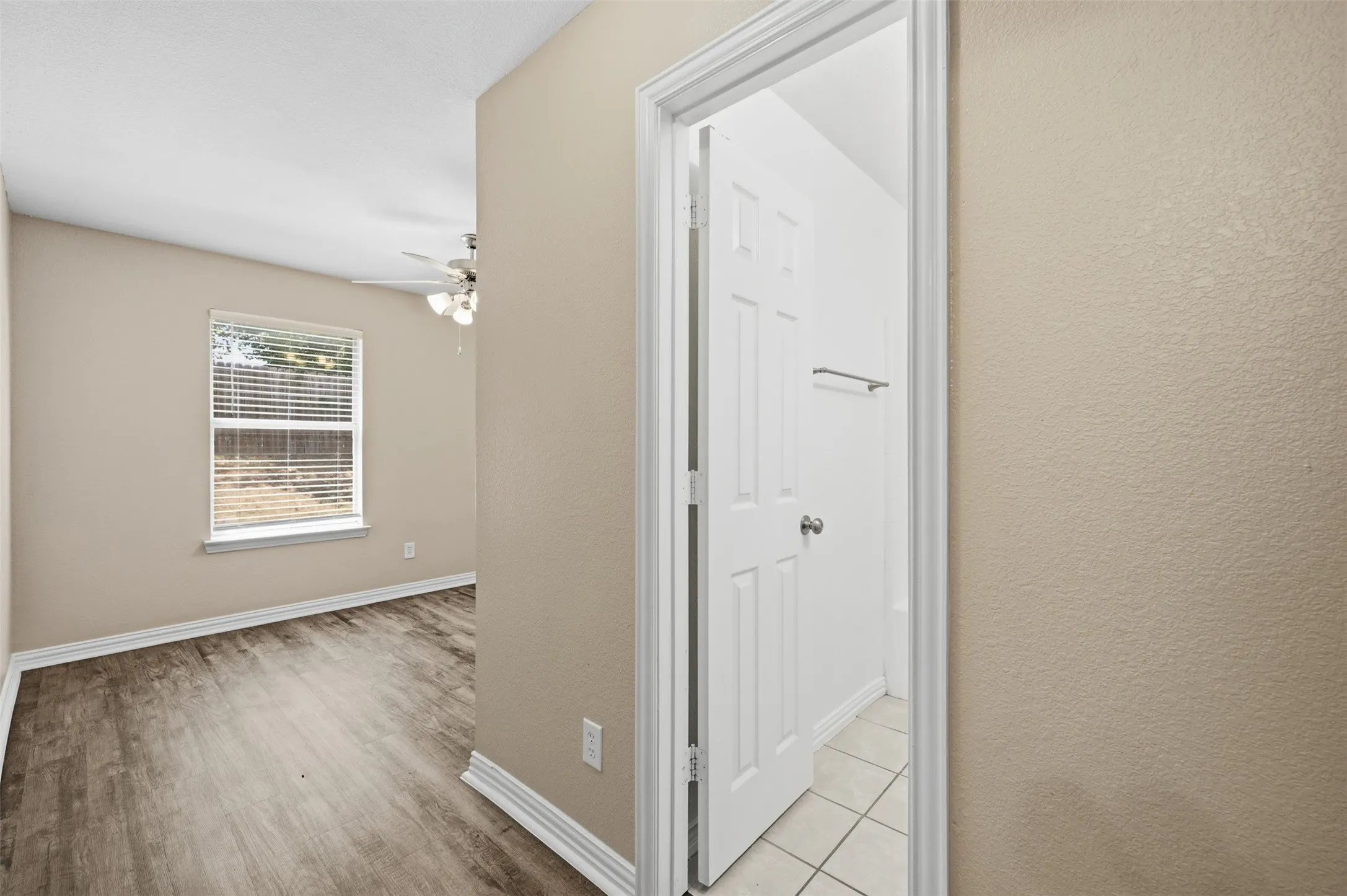 Duplex For Rent in Tarrant County , 3116 S Cherry Lane, Fort Worth, Texas 76116, 3 Bedroom, 2 Bathroom, 1 Garage spaces, 1,151 Sqft, built in 2006, mls#21364437, Real Estate Agent in Fort Worth, Homes For Rent in Tarrant county, Homes For Rent in Fort Worth, Realtor in Fort Worth Texas, Real Estate Brokerage Independent Realty Texas, Luminita Cordes Realtor