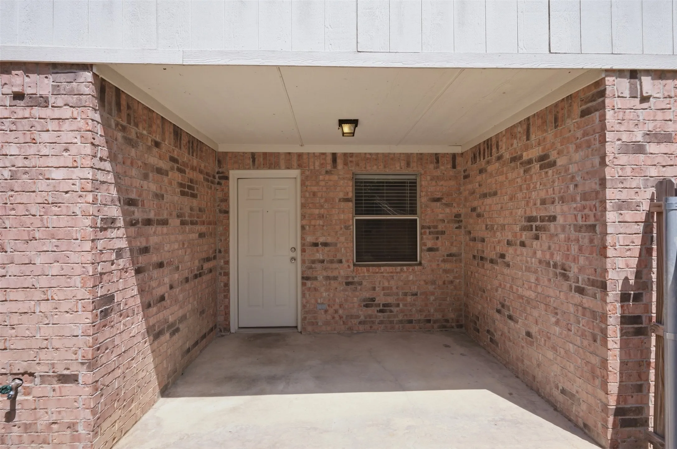 Duplex For Rent in Tarrant County , 3116 S Cherry Lane, Fort Worth, Texas 76116, 3 Bedroom, 2 Bathroom, 1 Garage spaces, 1,151 Sqft, built in 2006, mls#21364437, Real Estate Agent in Fort Worth, Homes For Rent in Tarrant county, Homes For Rent in Fort Worth, Realtor in Fort Worth Texas, Real Estate Brokerage Independent Realty Texas, Luminita Cordes Realtor