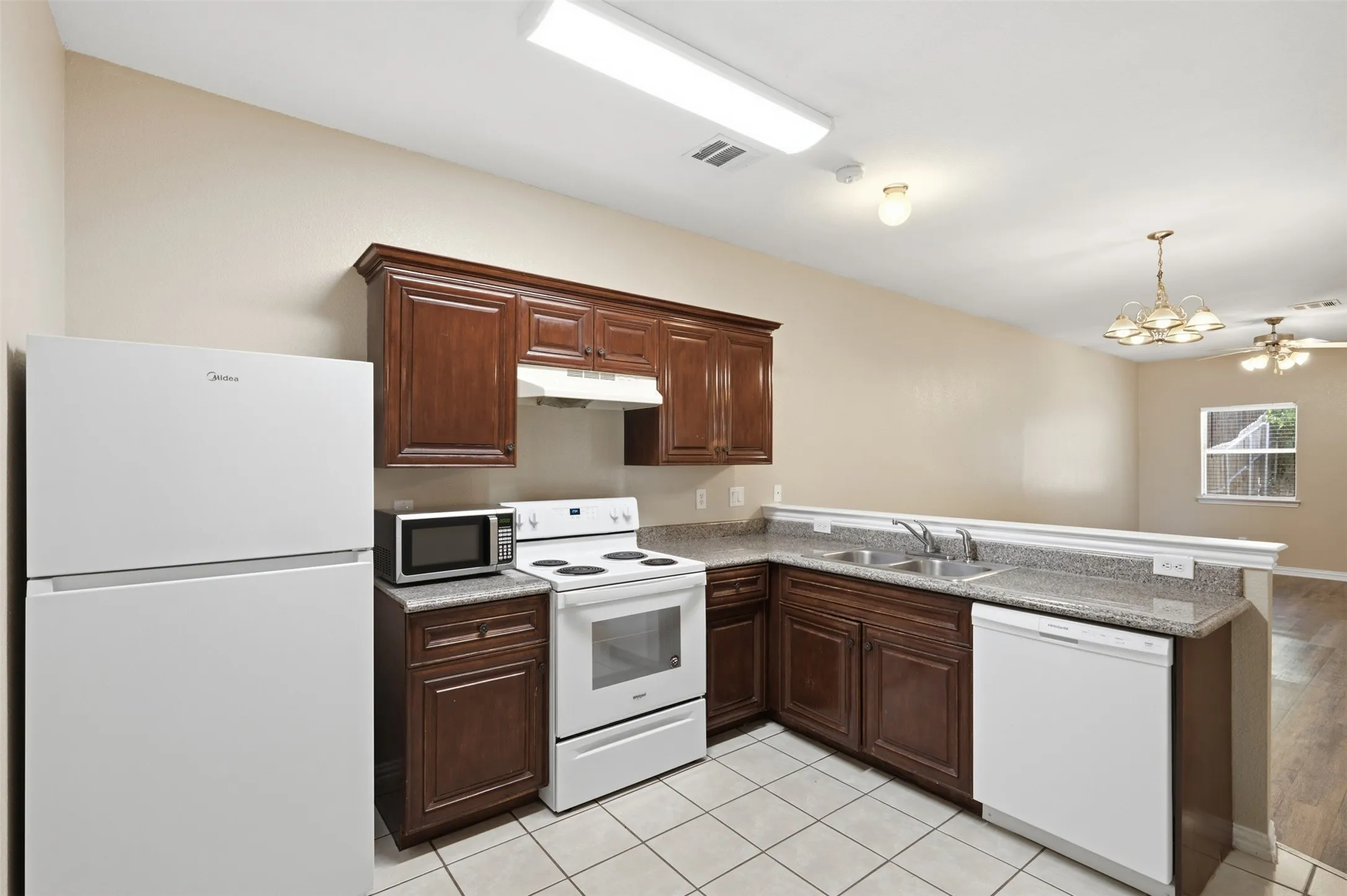 Duplex For Rent in Tarrant County , 3116 S Cherry Lane, Fort Worth, Texas 76116, 3 Bedroom, 2 Bathroom, 1 Garage spaces, 1,151 Sqft, built in 2006, mls#21364437, Real Estate Agent in Fort Worth, Homes For Rent in Tarrant county, Homes For Rent in Fort Worth, Realtor in Fort Worth Texas, Real Estate Brokerage Independent Realty Texas, Luminita Cordes Realtor