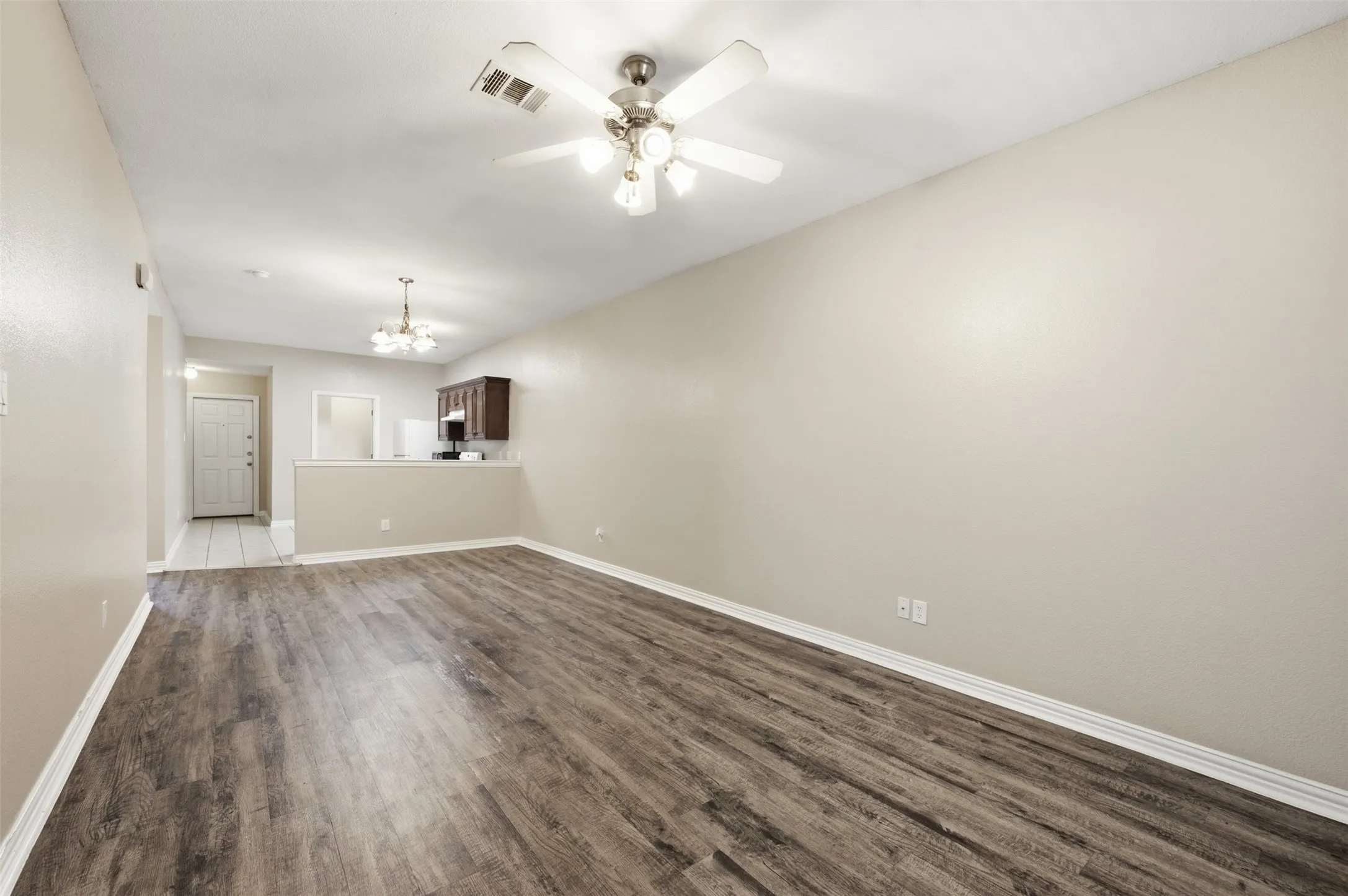 Duplex For Rent in Tarrant County , 3116 S Cherry Lane, Fort Worth, Texas 76116, 3 Bedroom, 2 Bathroom, 1 Garage spaces, 1,151 Sqft, built in 2006, mls#21364437, Real Estate Agent in Fort Worth, Homes For Rent in Tarrant county, Homes For Rent in Fort Worth, Realtor in Fort Worth Texas, Real Estate Brokerage Independent Realty Texas, Luminita Cordes Realtor