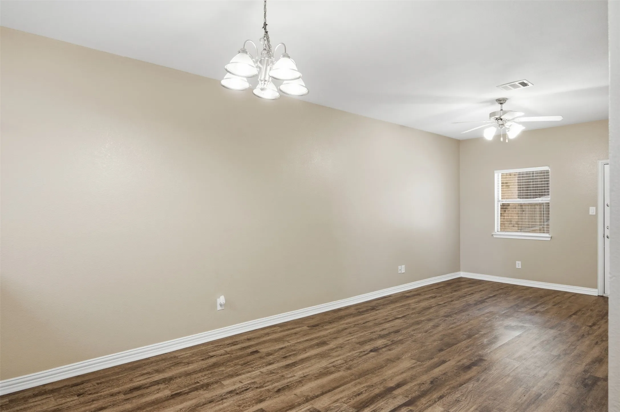 Duplex For Rent in Tarrant County , 3116 S Cherry Lane, Fort Worth, Texas 76116, 3 Bedroom, 2 Bathroom, 1 Garage spaces, 1,151 Sqft, built in 2006, mls#21364437, Real Estate Agent in Fort Worth, Homes For Rent in Tarrant county, Homes For Rent in Fort Worth, Realtor in Fort Worth Texas, Real Estate Brokerage Independent Realty Texas, Luminita Cordes Realtor