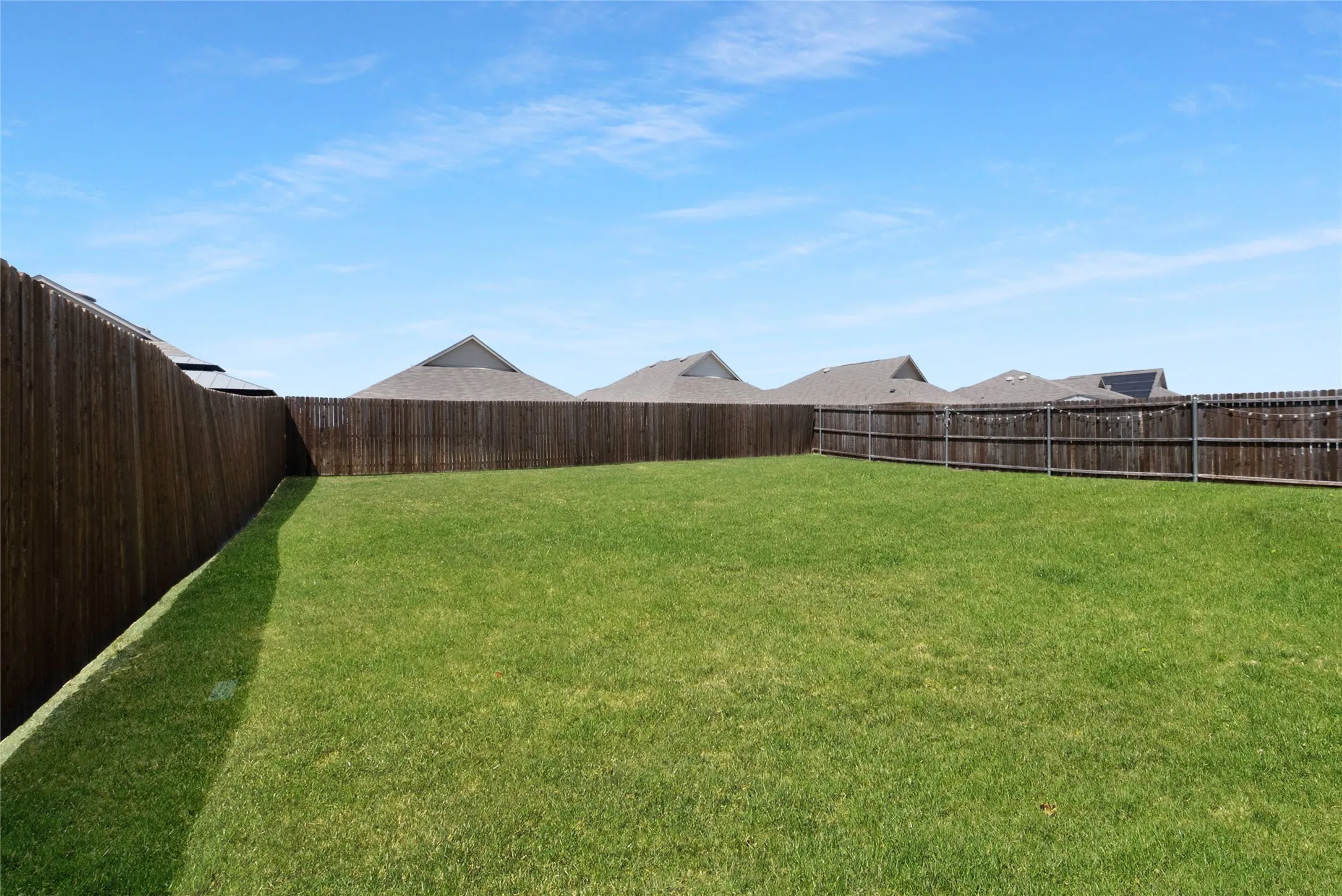 Single Family Residence For Rent in Collin County , 5222 Fallenstone Way, Princeton, Texas 75407, 4 Bedroom, 2 Bathroom, 2 Garage spaces, 1,994 Sqft, built in 2021, mls#21360421, Real Estate Agent in Princeton, Homes For Rent in Collin county, Homes For Rent in Princeton, Realtor in Princeton Texas, Real Estate Brokerage Independent Realty Texas, Luminita Cordes Realtor