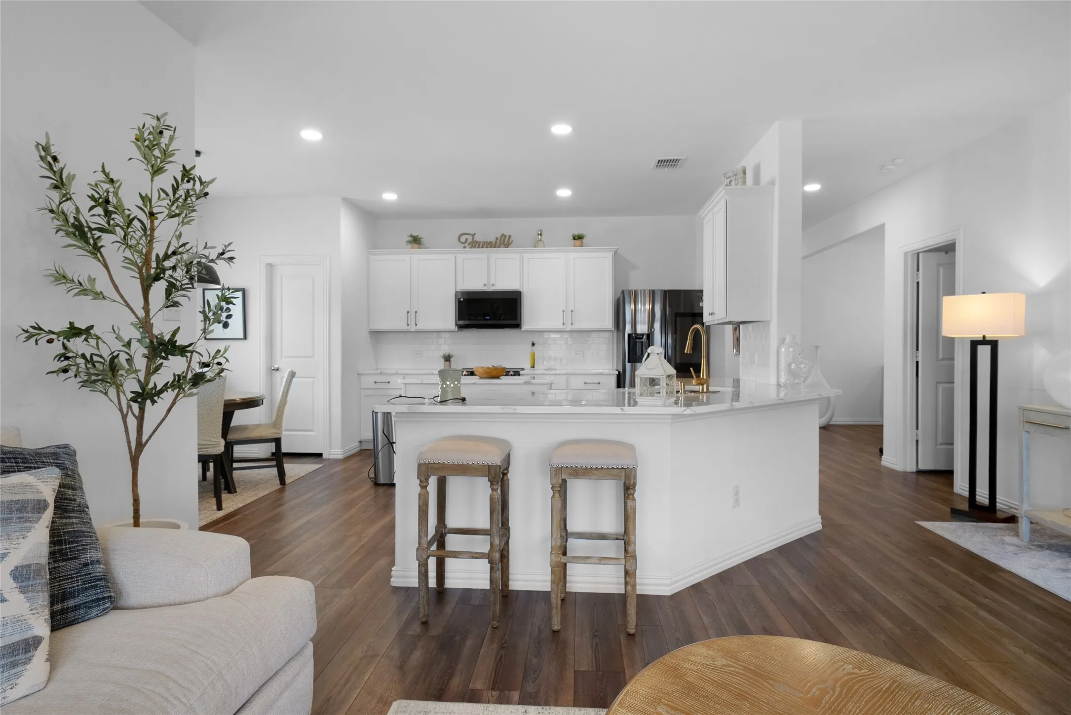 Single Family Residence For Rent in Collin County , 5222 Fallenstone Way, Princeton, Texas 75407, 4 Bedroom, 2 Bathroom, 2 Garage spaces, 1,994 Sqft, built in 2021, mls#21360421, Real Estate Agent in Princeton, Homes For Rent in Collin county, Homes For Rent in Princeton, Realtor in Princeton Texas, Real Estate Brokerage Independent Realty Texas, Luminita Cordes Realtor