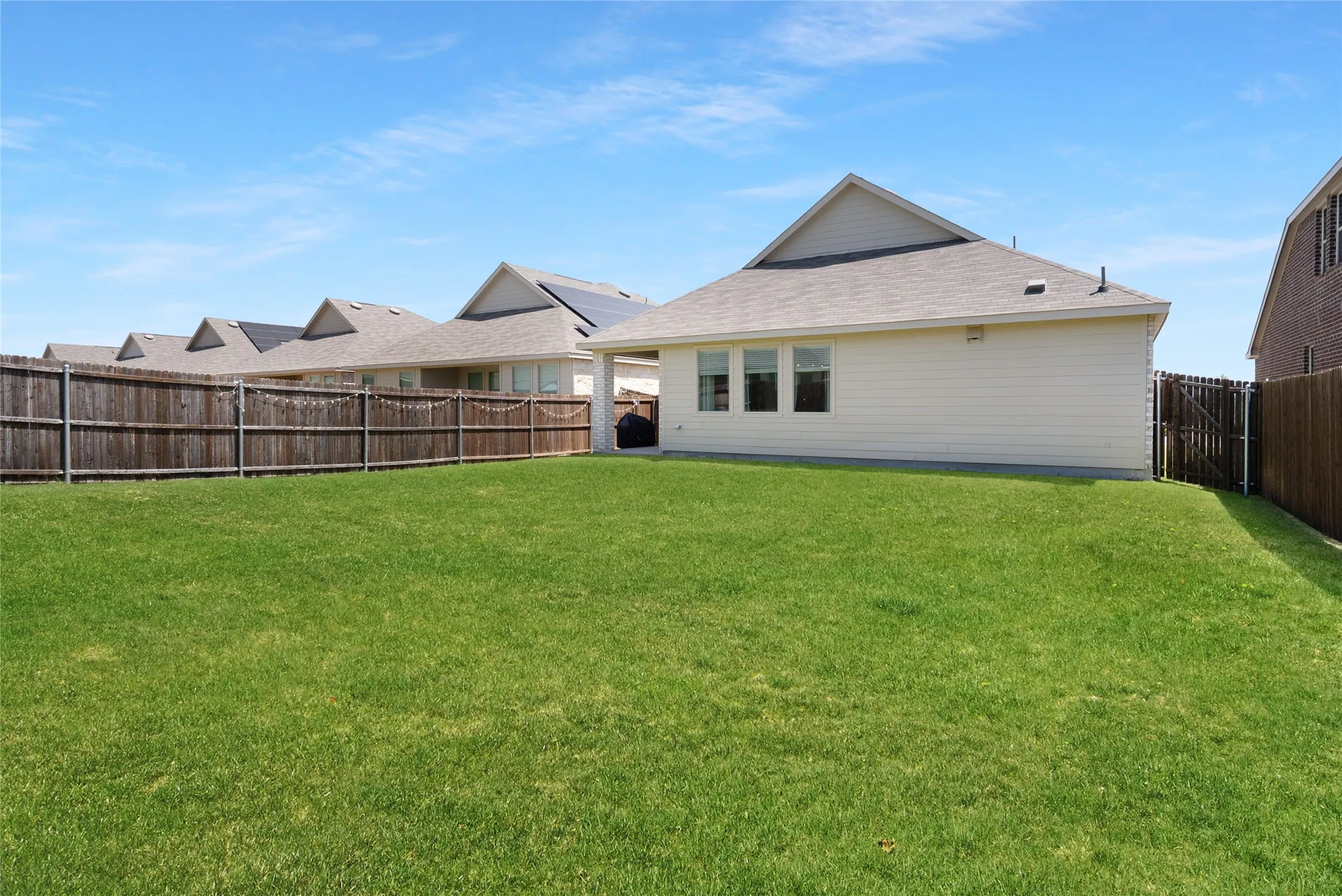 Single Family Residence For Rent in Collin County , 5222 Fallenstone Way, Princeton, Texas 75407, 4 Bedroom, 2 Bathroom, 2 Garage spaces, 1,994 Sqft, built in 2021, mls#21360421, Real Estate Agent in Princeton, Homes For Rent in Collin county, Homes For Rent in Princeton, Realtor in Princeton Texas, Real Estate Brokerage Independent Realty Texas, Luminita Cordes Realtor