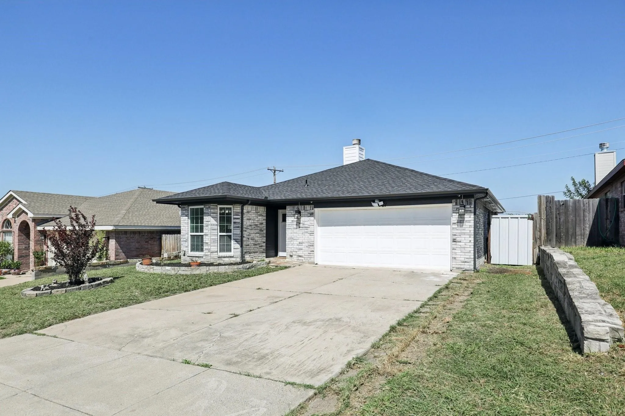 Single Family Residence For Sale in Tarrant County , 767 Deauville Circle E, Fort Worth, Texas 76108, 3 Bedroom, 2 Bathroom, 2 Garage spaces, 1,228 Sqft, built in 1999, mls#21366491, Real Estate Agent in Fort Worth, Homes For Sale in Tarrant county, Homes For Sale in Fort Worth, Realtor in Fort Worth Texas, Real Estate Brokerage Independent Realty Texas, Luminita Cordes Realtor
