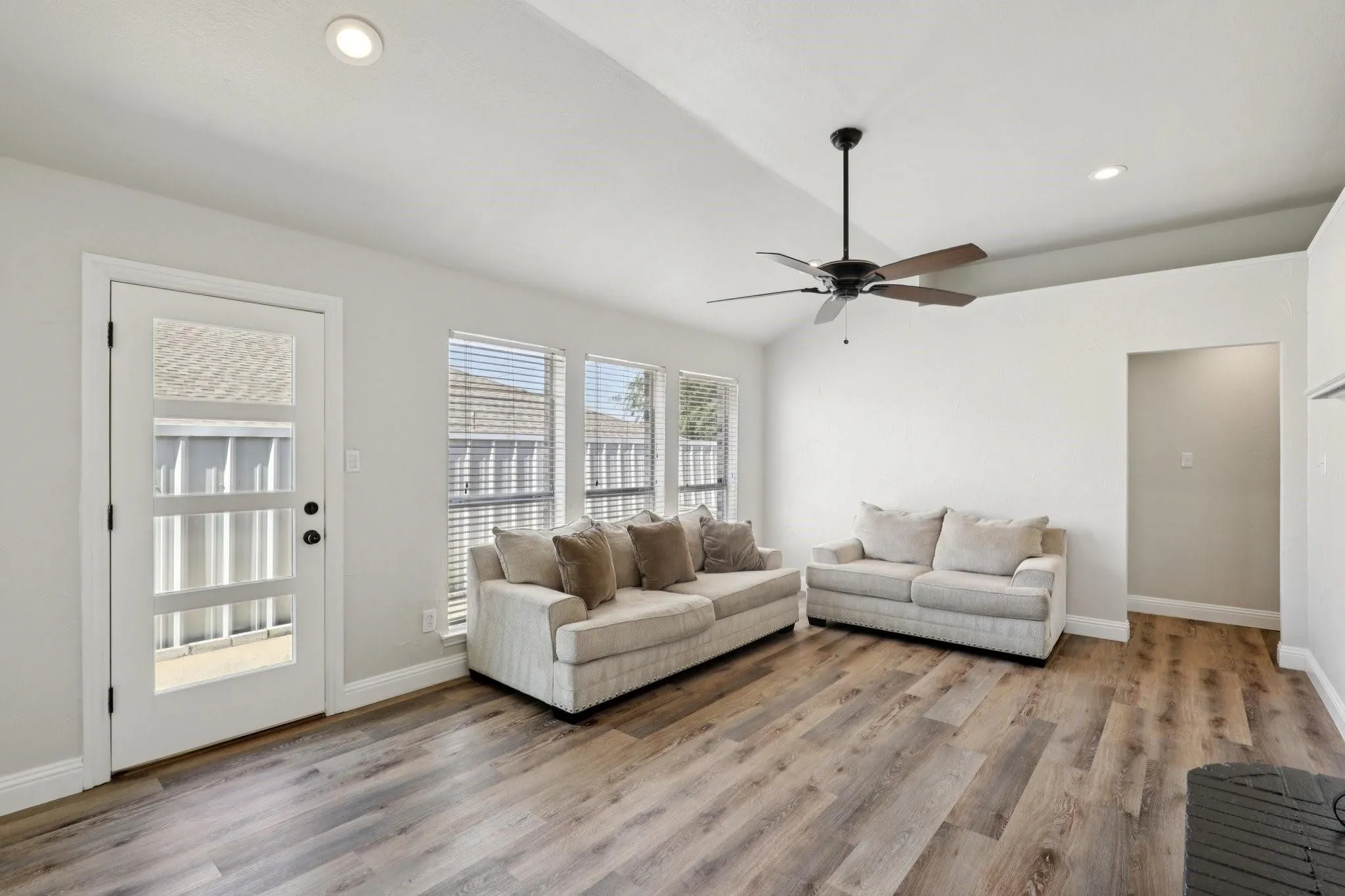 Single Family Residence For Sale in Tarrant County , 767 Deauville Circle E, Fort Worth, Texas 76108, 3 Bedroom, 2 Bathroom, 2 Garage spaces, 1,228 Sqft, built in 1999, mls#21366491, Real Estate Agent in Fort Worth, Homes For Sale in Tarrant county, Homes For Sale in Fort Worth, Realtor in Fort Worth Texas, Real Estate Brokerage Independent Realty Texas, Luminita Cordes Realtor
