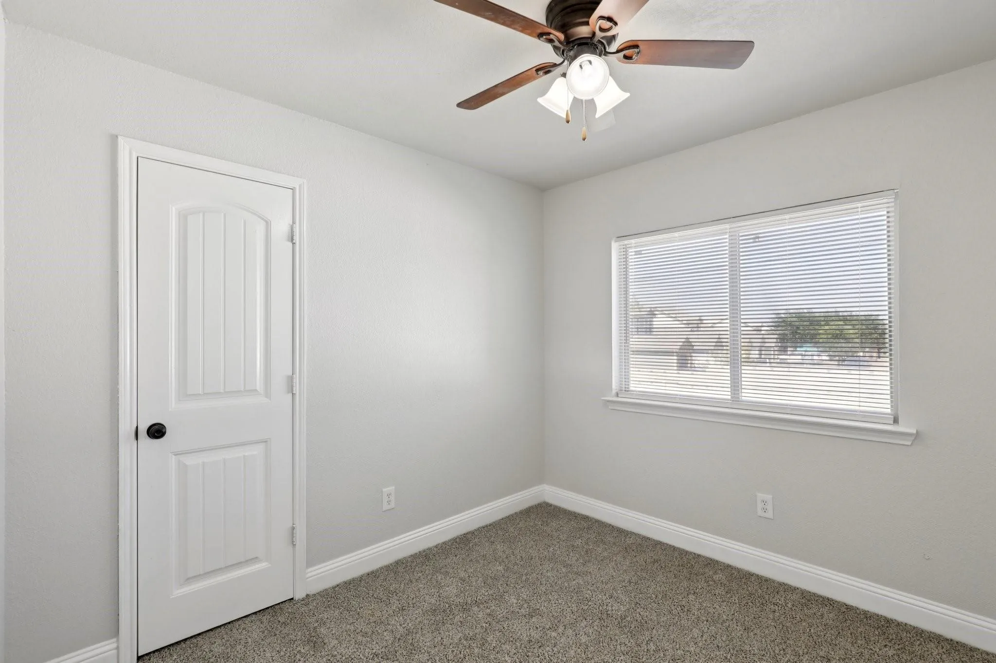 Single Family Residence For Sale in Tarrant County , 767 Deauville Circle E, Fort Worth, Texas 76108, 3 Bedroom, 2 Bathroom, 2 Garage spaces, 1,228 Sqft, built in 1999, mls#21366491, Real Estate Agent in Fort Worth, Homes For Sale in Tarrant county, Homes For Sale in Fort Worth, Realtor in Fort Worth Texas, Real Estate Brokerage Independent Realty Texas, Luminita Cordes Realtor