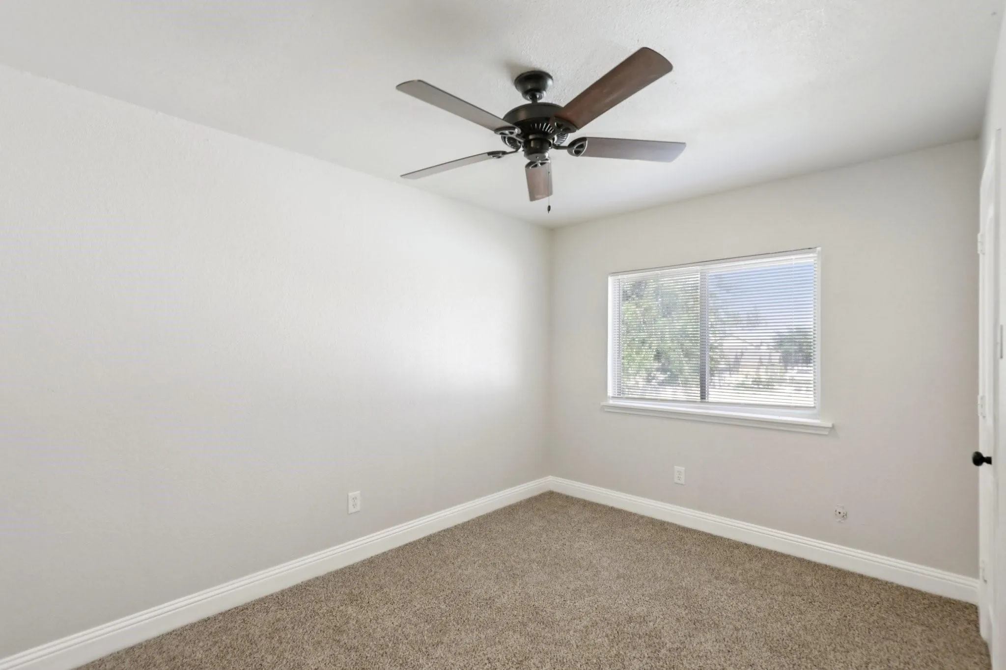 Single Family Residence For Sale in Tarrant County , 767 Deauville Circle E, Fort Worth, Texas 76108, 3 Bedroom, 2 Bathroom, 2 Garage spaces, 1,228 Sqft, built in 1999, mls#21366491, Real Estate Agent in Fort Worth, Homes For Sale in Tarrant county, Homes For Sale in Fort Worth, Realtor in Fort Worth Texas, Real Estate Brokerage Independent Realty Texas, Luminita Cordes Realtor