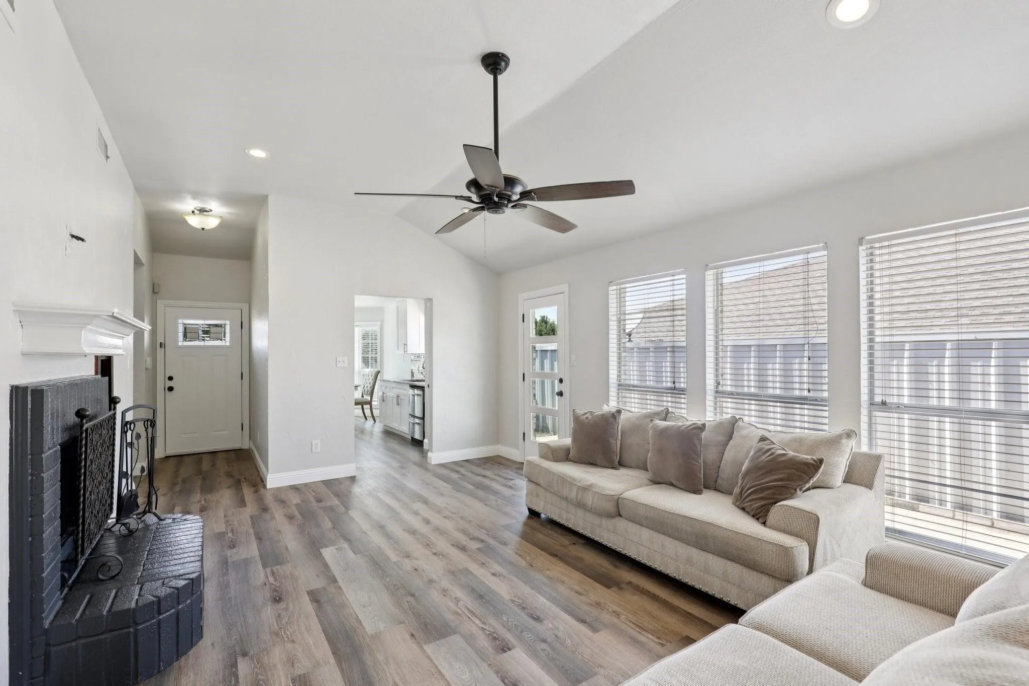 Single Family Residence For Sale in Tarrant County , 767 Deauville Circle E, Fort Worth, Texas 76108, 3 Bedroom, 2 Bathroom, 2 Garage spaces, 1,228 Sqft, built in 1999, mls#21366491, Real Estate Agent in Fort Worth, Homes For Sale in Tarrant county, Homes For Sale in Fort Worth, Realtor in Fort Worth Texas, Real Estate Brokerage Independent Realty Texas, Luminita Cordes Realtor