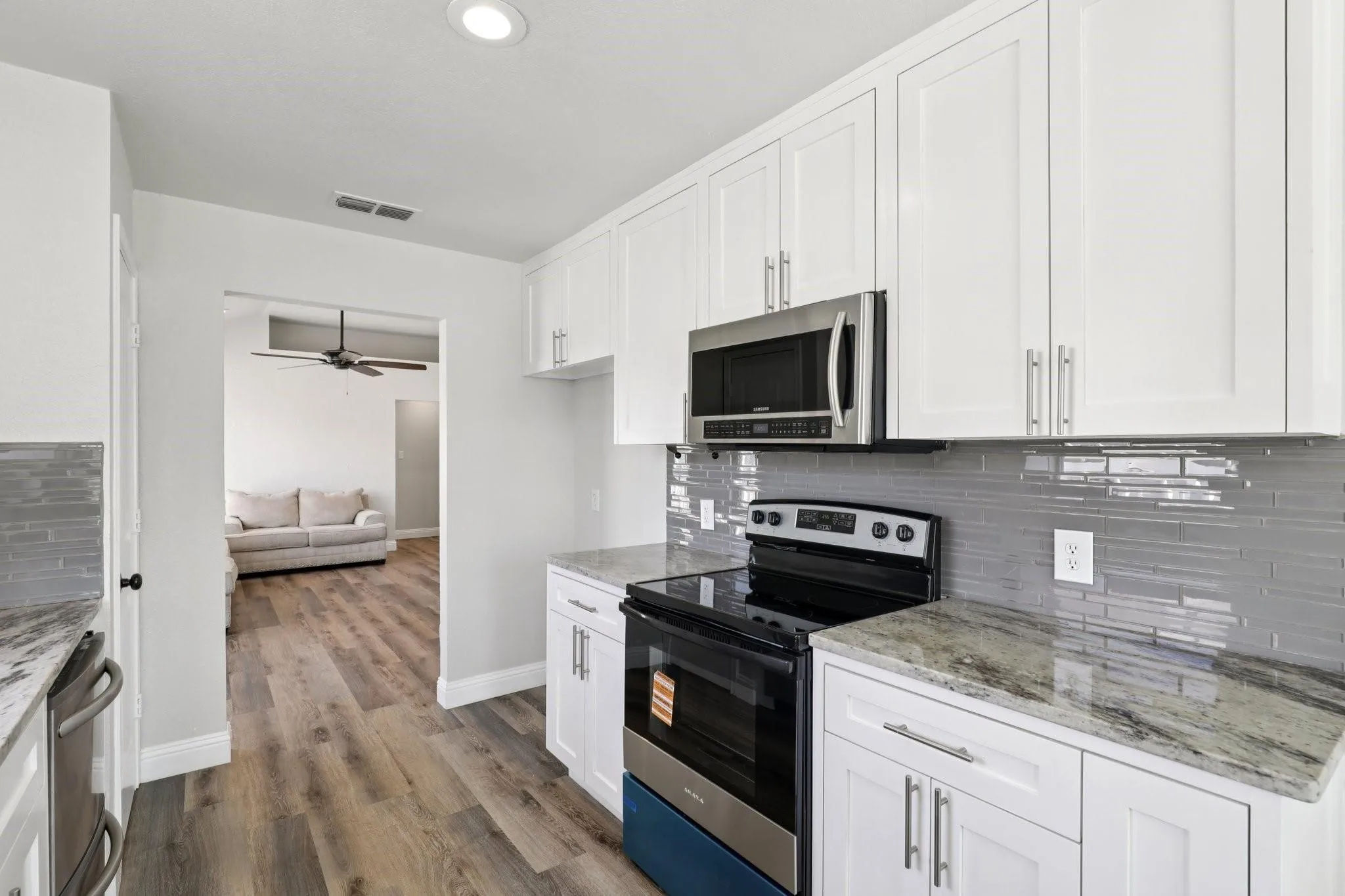Single Family Residence For Sale in Tarrant County , 767 Deauville Circle E, Fort Worth, Texas 76108, 3 Bedroom, 2 Bathroom, 2 Garage spaces, 1,228 Sqft, built in 1999, mls#21366491, Real Estate Agent in Fort Worth, Homes For Sale in Tarrant county, Homes For Sale in Fort Worth, Realtor in Fort Worth Texas, Real Estate Brokerage Independent Realty Texas, Luminita Cordes Realtor