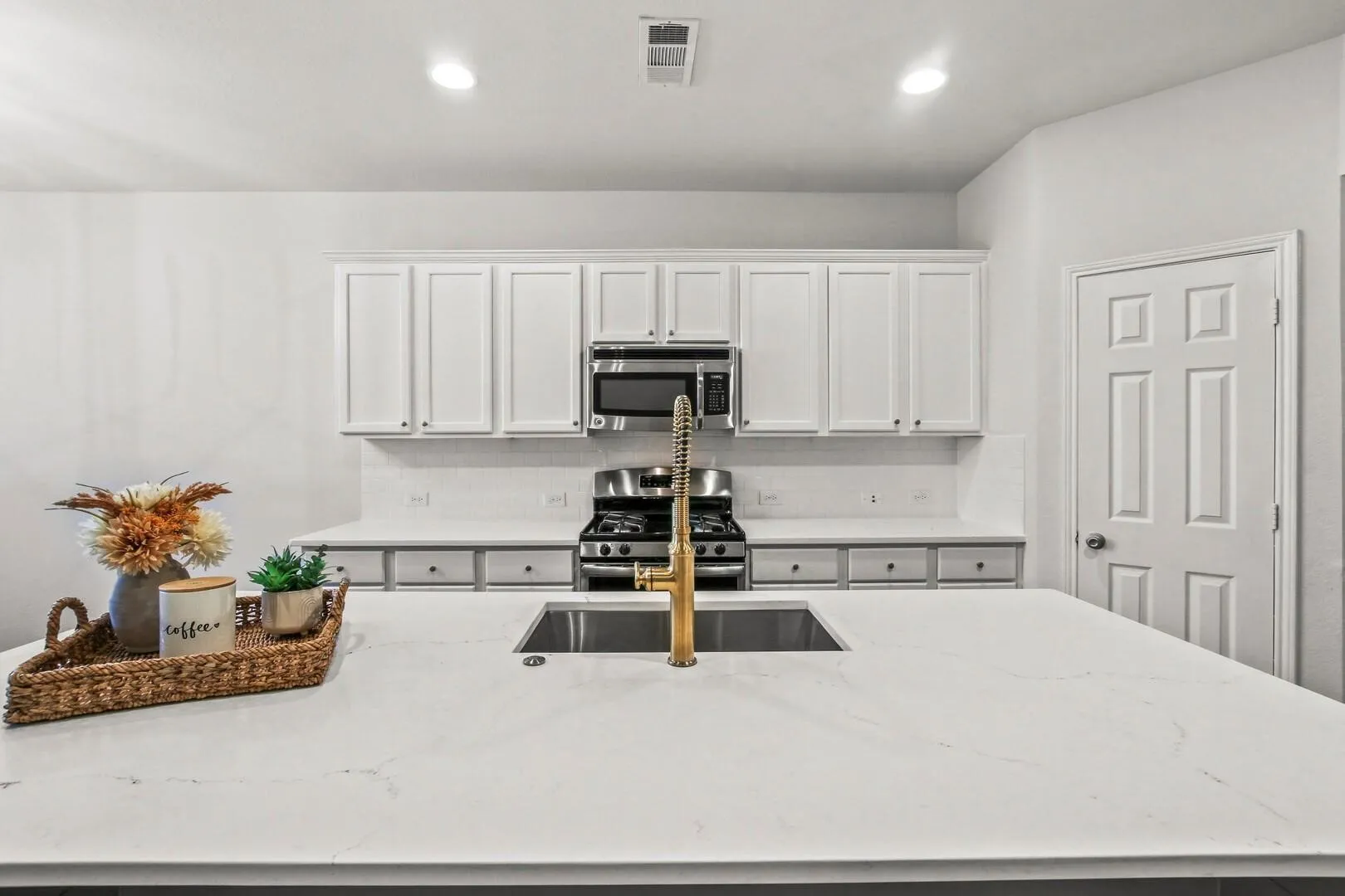 Single Family Residence For Rent in Collin County , 4408 Switchgrass Street, Celina, Texas 75009, 5 Bedroom, 3 Bathroom, 3 Garage spaces, 3,128 Sqft, built in 2015, mls#21354853, Real Estate Agent in Celina, Homes For Rent in Collin county, Homes For Rent in Celina, Realtor in Celina Texas, Real Estate Brokerage Independent Realty Texas, Luminita Cordes Realtor