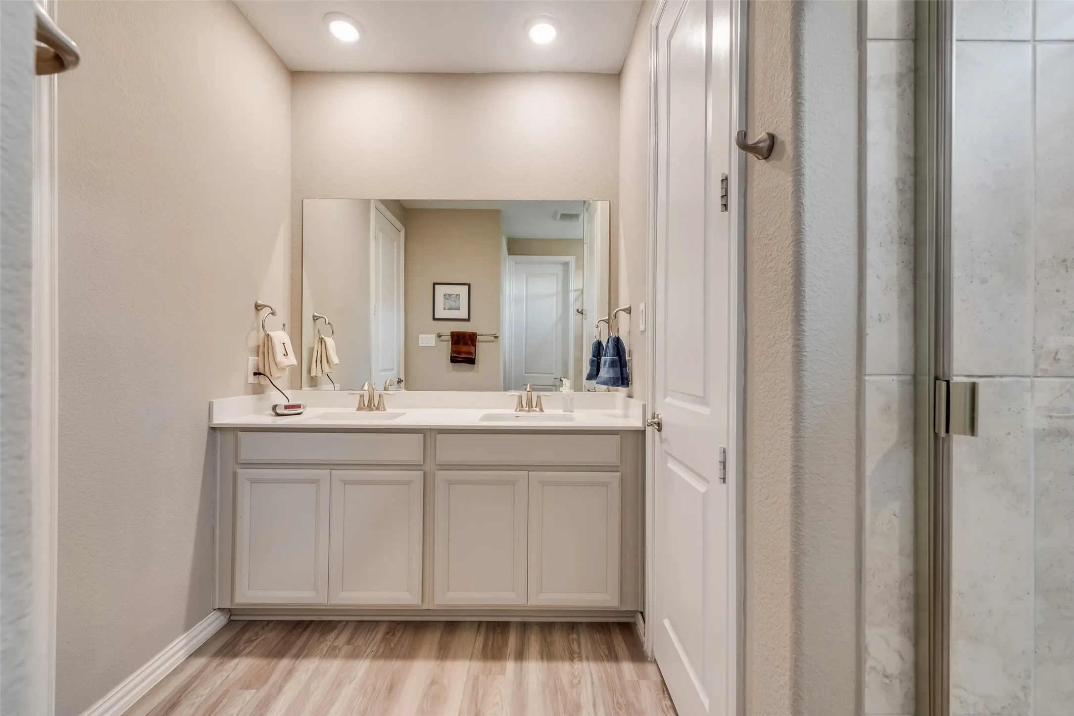 Single Family Residence For Rent in Dallas County , 1919 Livingston Road, Irving, Texas 75062, 3 Bedroom, 2 Bathroom, 2 Garage spaces, 1,588 Sqft, built in 2018, mls#21365719, Real Estate Agent in Irving, Homes For Rent in Dallas county, Homes For Rent in Irving, Realtor in Irving Texas, Real Estate Brokerage Independent Realty Texas, Luminita Cordes Realtor