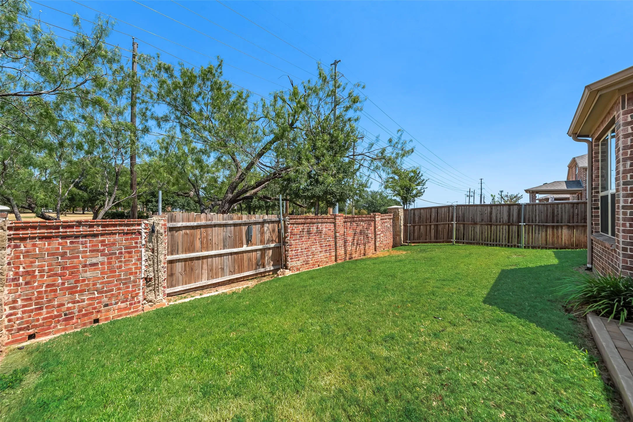 Single Family Residence For Rent in Dallas County , 1919 Livingston Road, Irving, Texas 75062, 3 Bedroom, 2 Bathroom, 2 Garage spaces, 1,588 Sqft, built in 2018, mls#21365719, Real Estate Agent in Irving, Homes For Rent in Dallas county, Homes For Rent in Irving, Realtor in Irving Texas, Real Estate Brokerage Independent Realty Texas, Luminita Cordes Realtor