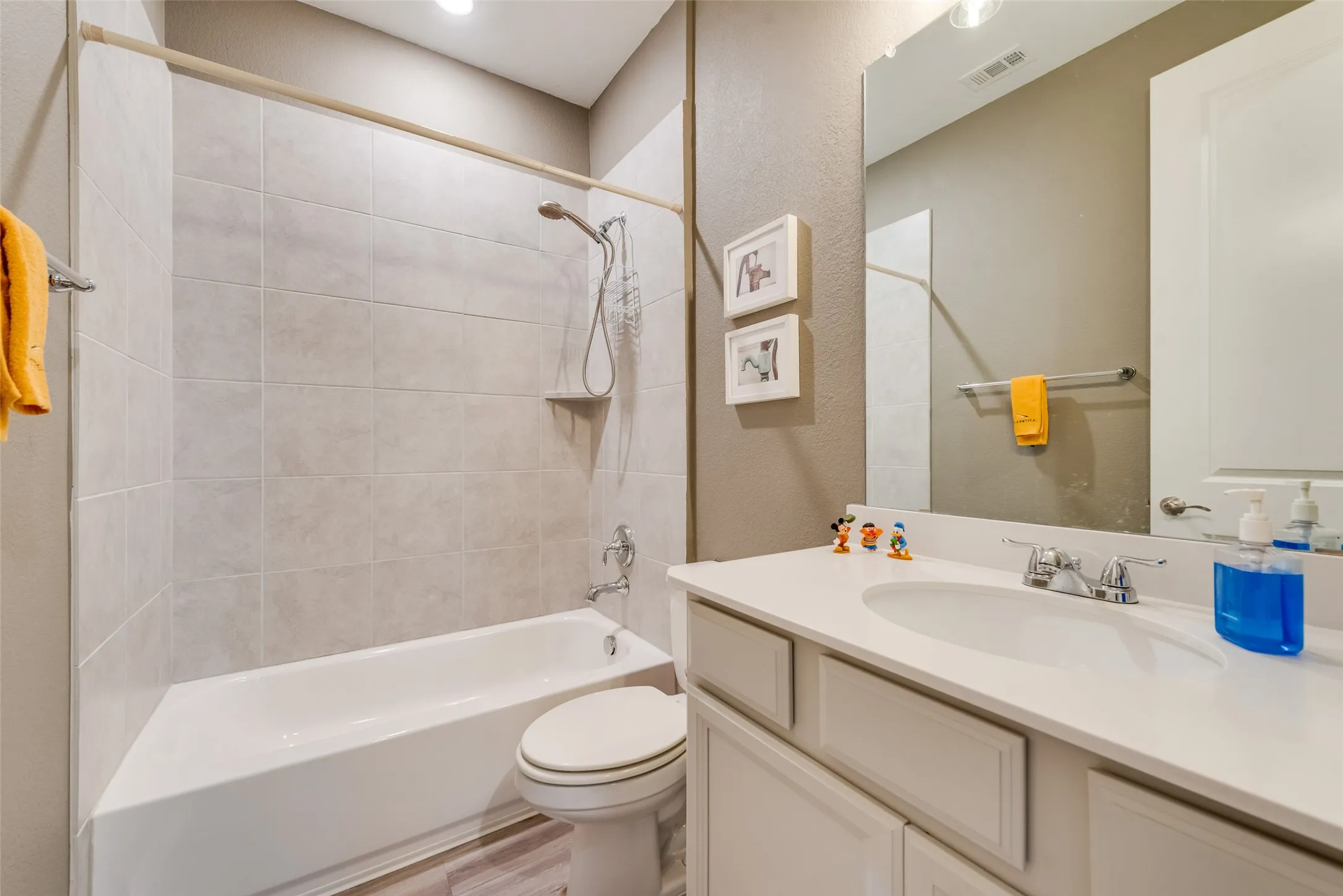 Single Family Residence For Rent in Dallas County , 1919 Livingston Road, Irving, Texas 75062, 3 Bedroom, 2 Bathroom, 2 Garage spaces, 1,588 Sqft, built in 2018, mls#21365719, Real Estate Agent in Irving, Homes For Rent in Dallas county, Homes For Rent in Irving, Realtor in Irving Texas, Real Estate Brokerage Independent Realty Texas, Luminita Cordes Realtor