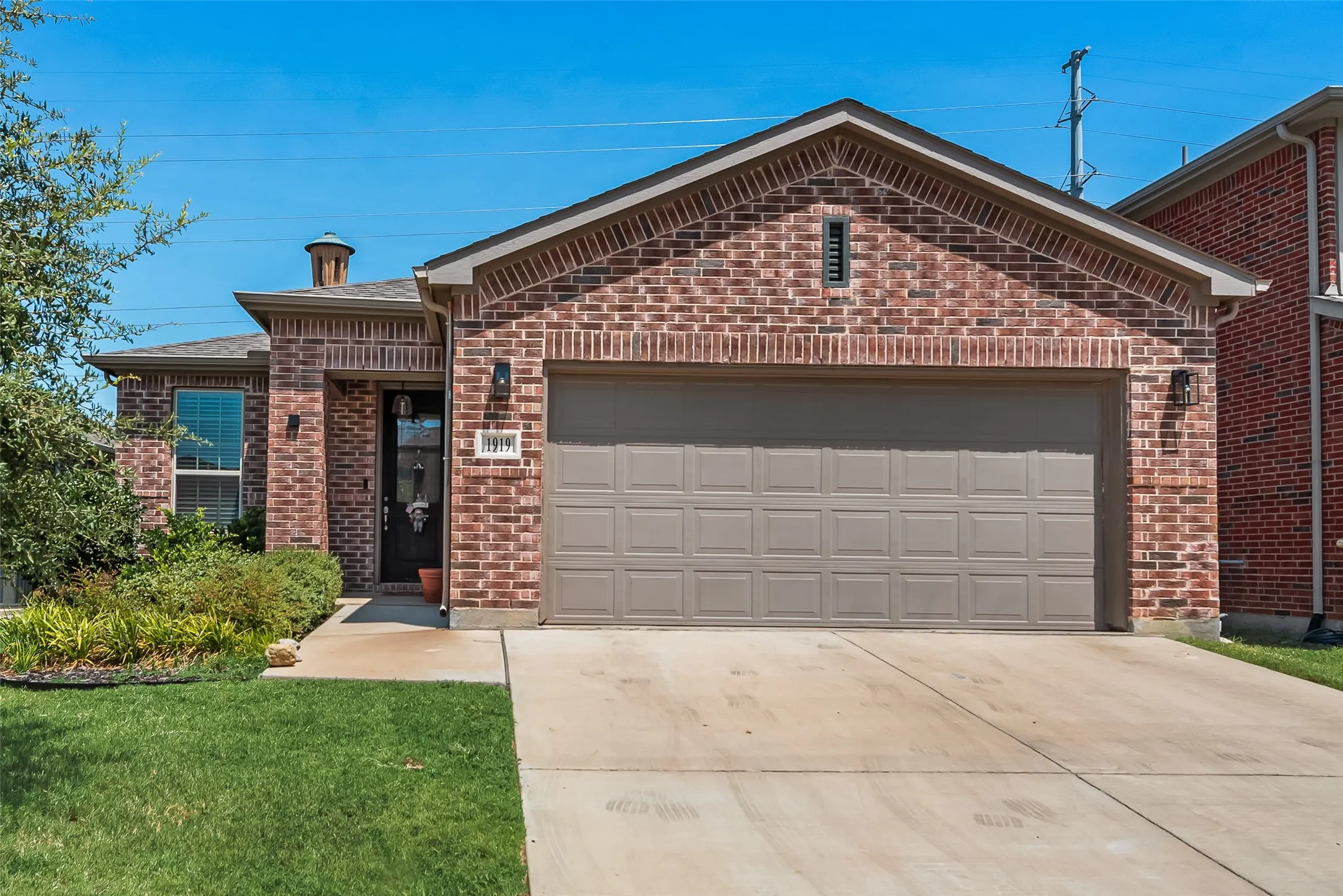 Single Family Residence For Rent in Dallas County , 1919 Livingston Road, Irving, Texas 75062, 3 Bedroom, 2 Bathroom, 2 Garage spaces, 1,588 Sqft, built in 2018, mls#21365719, Real Estate Agent in Irving, Homes For Rent in Dallas county, Homes For Rent in Irving, Realtor in Irving Texas, Real Estate Brokerage Independent Realty Texas, Luminita Cordes Realtor