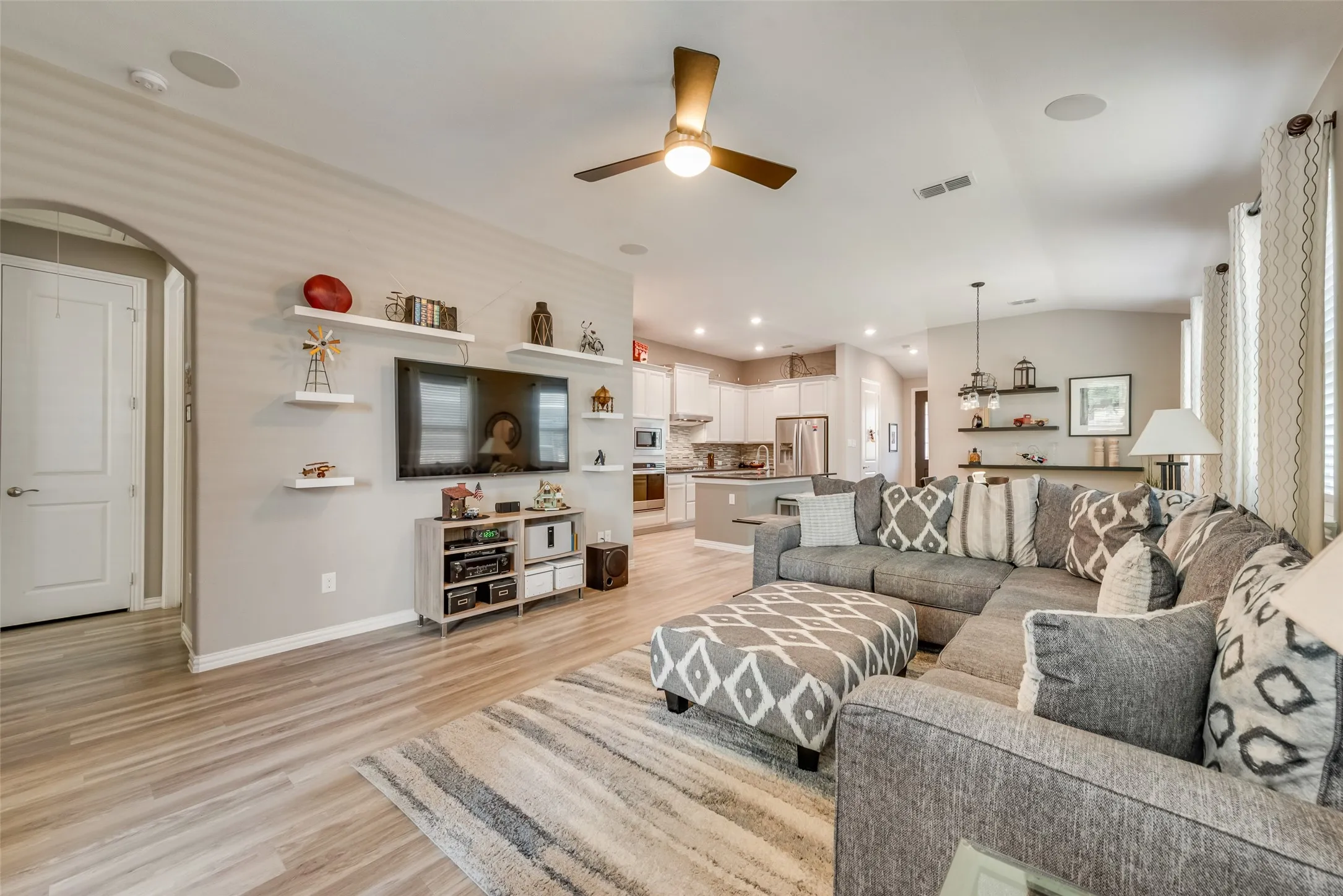 Single Family Residence For Rent in Dallas County , 1919 Livingston Road, Irving, Texas 75062, 3 Bedroom, 2 Bathroom, 2 Garage spaces, 1,588 Sqft, built in 2018, mls#21365719, Real Estate Agent in Irving, Homes For Rent in Dallas county, Homes For Rent in Irving, Realtor in Irving Texas, Real Estate Brokerage Independent Realty Texas, Luminita Cordes Realtor