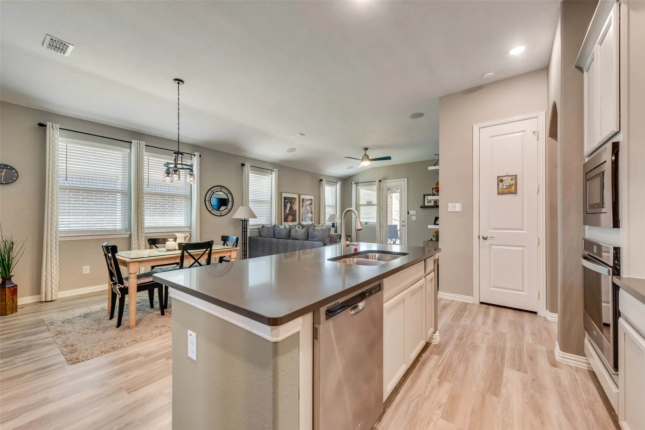 Single Family Residence For Rent in Dallas County , 1919 Livingston Road, Irving, Texas 75062, 3 Bedroom, 2 Bathroom, 2 Garage spaces, 1,588 Sqft, built in 2018, mls#21365719, Real Estate Agent in Irving, Homes For Rent in Dallas county, Homes For Rent in Irving, Realtor in Irving Texas, Real Estate Brokerage Independent Realty Texas, Luminita Cordes Realtor