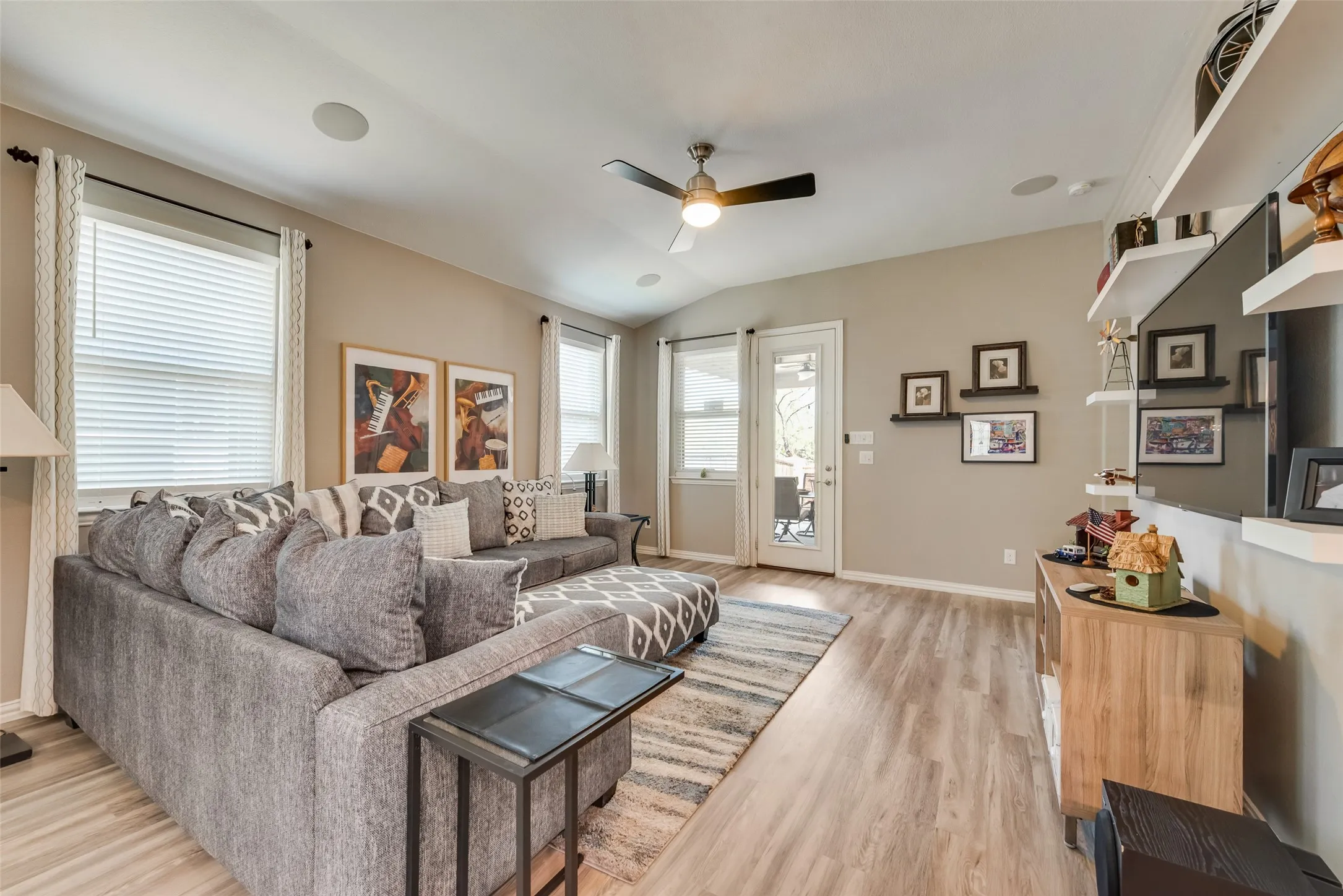 Single Family Residence For Rent in Dallas County , 1919 Livingston Road, Irving, Texas 75062, 3 Bedroom, 2 Bathroom, 2 Garage spaces, 1,588 Sqft, built in 2018, mls#21365719, Real Estate Agent in Irving, Homes For Rent in Dallas county, Homes For Rent in Irving, Realtor in Irving Texas, Real Estate Brokerage Independent Realty Texas, Luminita Cordes Realtor
