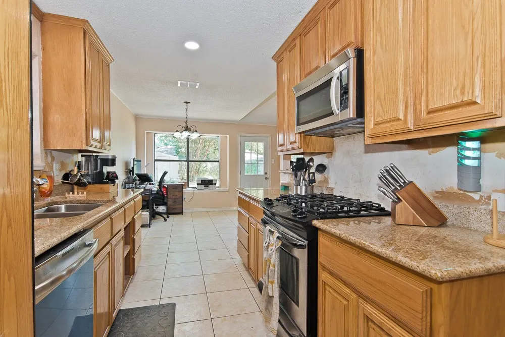 Single Family Residence For Sale in Tarrant County , 6545 Meadowlark Lane E, Watauga, Texas 76148, 3 Bedroom, 2 Bathroom, 2 Garage spaces, 1,361 Sqft, built in 1986, mls#21366353, Real Estate Agent in Watauga, Homes For Sale in Tarrant county, Homes For Sale in Watauga, Realtor in Watauga Texas, Real Estate Brokerage Independent Realty Texas, Luminita Cordes Realtor