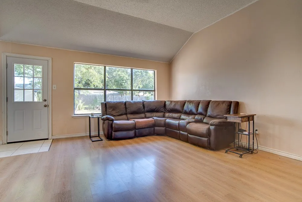 Single Family Residence For Sale in Tarrant County , 6545 Meadowlark Lane E, Watauga, Texas 76148, 3 Bedroom, 2 Bathroom, 2 Garage spaces, 1,361 Sqft, built in 1986, mls#21366353, Real Estate Agent in Watauga, Homes For Sale in Tarrant county, Homes For Sale in Watauga, Realtor in Watauga Texas, Real Estate Brokerage Independent Realty Texas, Luminita Cordes Realtor