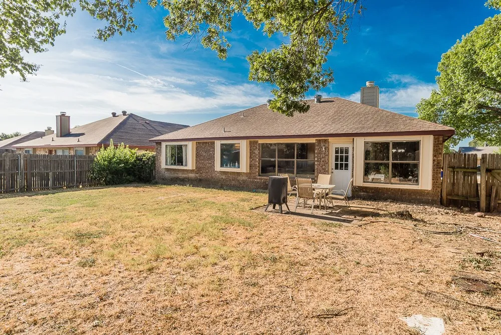 Single Family Residence For Sale in Tarrant County , 6545 Meadowlark Lane E, Watauga, Texas 76148, 3 Bedroom, 2 Bathroom, 2 Garage spaces, 1,361 Sqft, built in 1986, mls#21366353, Real Estate Agent in Watauga, Homes For Sale in Tarrant county, Homes For Sale in Watauga, Realtor in Watauga Texas, Real Estate Brokerage Independent Realty Texas, Luminita Cordes Realtor