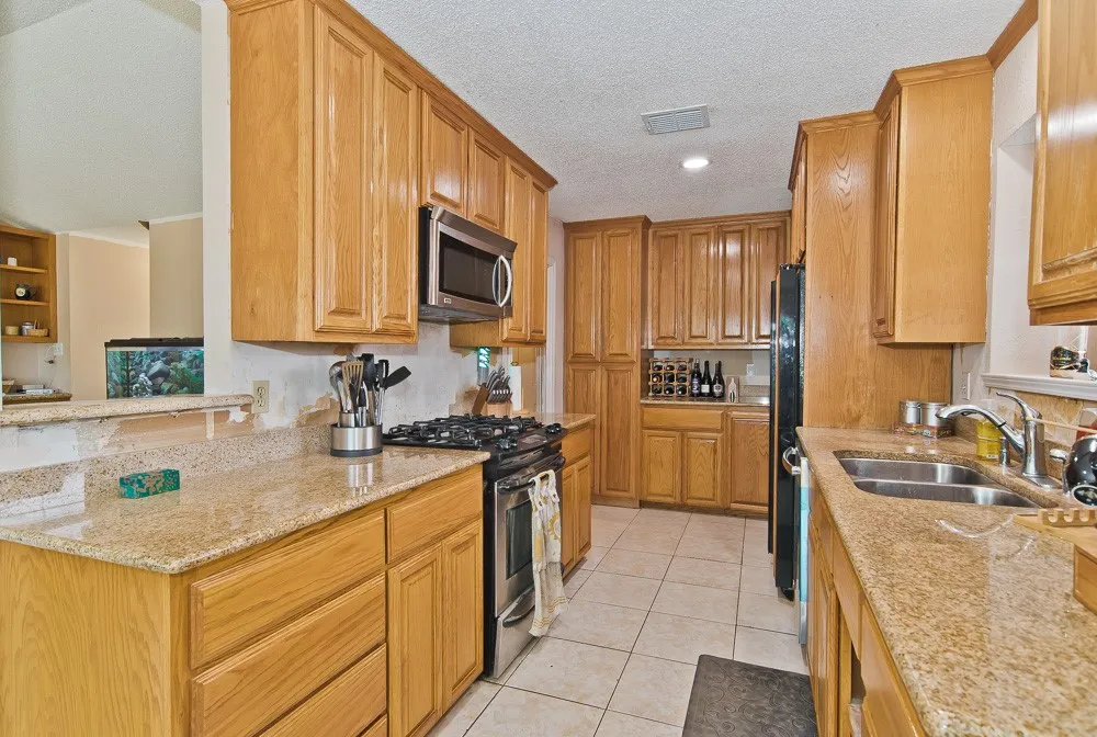 Single Family Residence For Sale in Tarrant County , 6545 Meadowlark Lane E, Watauga, Texas 76148, 3 Bedroom, 2 Bathroom, 2 Garage spaces, 1,361 Sqft, built in 1986, mls#21366353, Real Estate Agent in Watauga, Homes For Sale in Tarrant county, Homes For Sale in Watauga, Realtor in Watauga Texas, Real Estate Brokerage Independent Realty Texas, Luminita Cordes Realtor