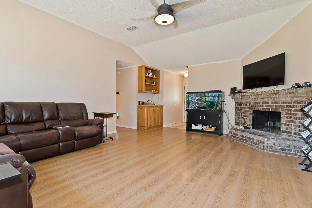 Single Family Residence For Sale in Tarrant County , 6545 Meadowlark Lane E, Watauga, Texas 76148, 3 Bedroom, 2 Bathroom, 2 Garage spaces, 1,361 Sqft, built in 1986, mls#21366353, Real Estate Agent in Watauga, Homes For Sale in Tarrant county, Homes For Sale in Watauga, Realtor in Watauga Texas, Real Estate Brokerage Independent Realty Texas, Luminita Cordes Realtor