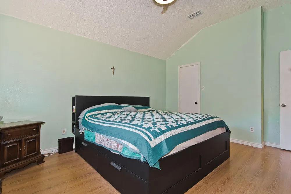 Single Family Residence For Sale in Tarrant County , 6545 Meadowlark Lane E, Watauga, Texas 76148, 3 Bedroom, 2 Bathroom, 2 Garage spaces, 1,361 Sqft, built in 1986, mls#21366353, Real Estate Agent in Watauga, Homes For Sale in Tarrant county, Homes For Sale in Watauga, Realtor in Watauga Texas, Real Estate Brokerage Independent Realty Texas, Luminita Cordes Realtor