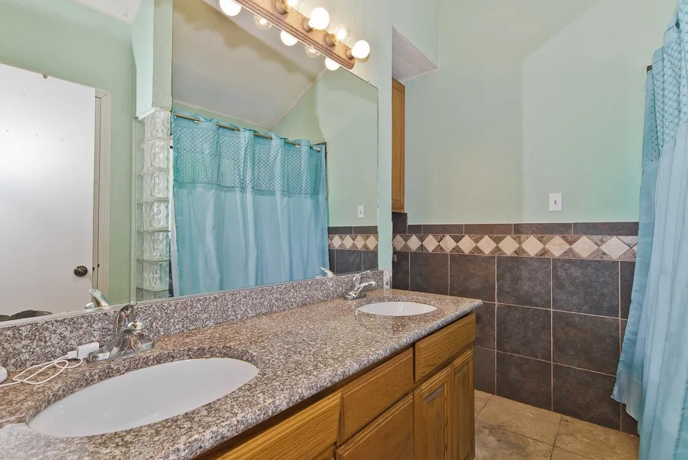 Single Family Residence For Sale in Tarrant County , 6545 Meadowlark Lane E, Watauga, Texas 76148, 3 Bedroom, 2 Bathroom, 2 Garage spaces, 1,361 Sqft, built in 1986, mls#21366353, Real Estate Agent in Watauga, Homes For Sale in Tarrant county, Homes For Sale in Watauga, Realtor in Watauga Texas, Real Estate Brokerage Independent Realty Texas, Luminita Cordes Realtor