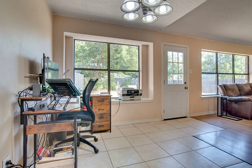 Single Family Residence For Sale in Tarrant County , 6545 Meadowlark Lane E, Watauga, Texas 76148, 3 Bedroom, 2 Bathroom, 2 Garage spaces, 1,361 Sqft, built in 1986, mls#21366353, Real Estate Agent in Watauga, Homes For Sale in Tarrant county, Homes For Sale in Watauga, Realtor in Watauga Texas, Real Estate Brokerage Independent Realty Texas, Luminita Cordes Realtor
