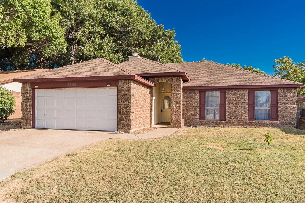 Single Family Residence For Sale in Tarrant County , 6545 Meadowlark Lane E, Watauga, Texas 76148, 3 Bedroom, 2 Bathroom, 2 Garage spaces, 1,361 Sqft, built in 1986, mls#21366353, Real Estate Agent in Watauga, Homes For Sale in Tarrant county, Homes For Sale in Watauga, Realtor in Watauga Texas, Real Estate Brokerage Independent Realty Texas, Luminita Cordes Realtor
