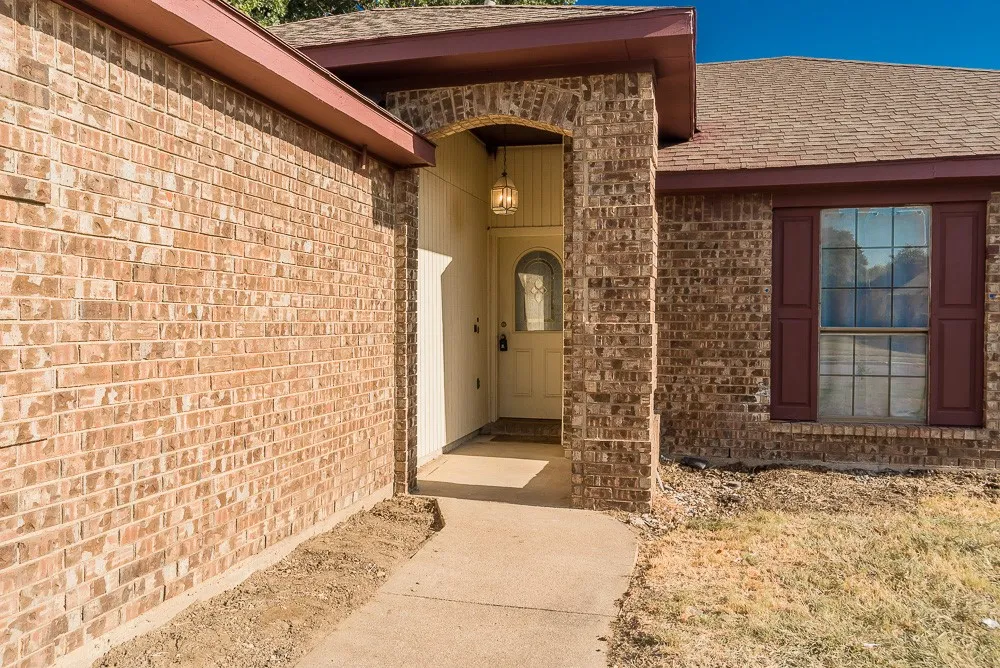 Single Family Residence For Sale in Tarrant County , 6545 Meadowlark Lane E, Watauga, Texas 76148, 3 Bedroom, 2 Bathroom, 2 Garage spaces, 1,361 Sqft, built in 1986, mls#21366353, Real Estate Agent in Watauga, Homes For Sale in Tarrant county, Homes For Sale in Watauga, Realtor in Watauga Texas, Real Estate Brokerage Independent Realty Texas, Luminita Cordes Realtor