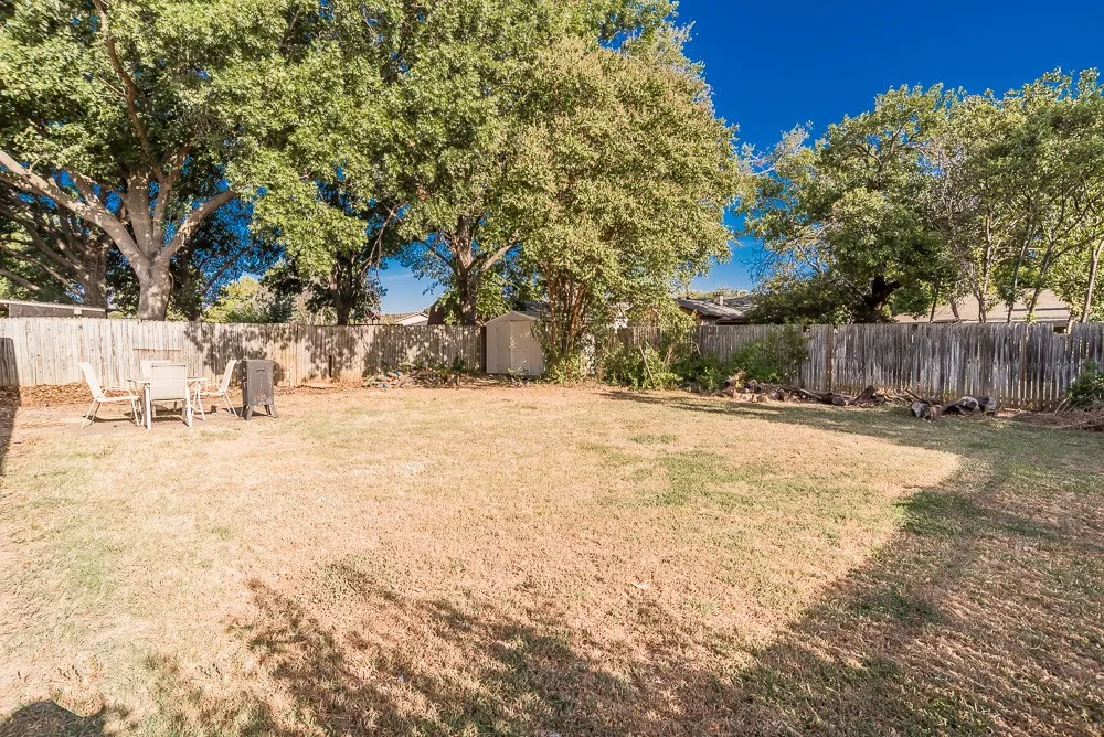 Single Family Residence For Sale in Tarrant County , 6545 Meadowlark Lane E, Watauga, Texas 76148, 3 Bedroom, 2 Bathroom, 2 Garage spaces, 1,361 Sqft, built in 1986, mls#21366353, Real Estate Agent in Watauga, Homes For Sale in Tarrant county, Homes For Sale in Watauga, Realtor in Watauga Texas, Real Estate Brokerage Independent Realty Texas, Luminita Cordes Realtor