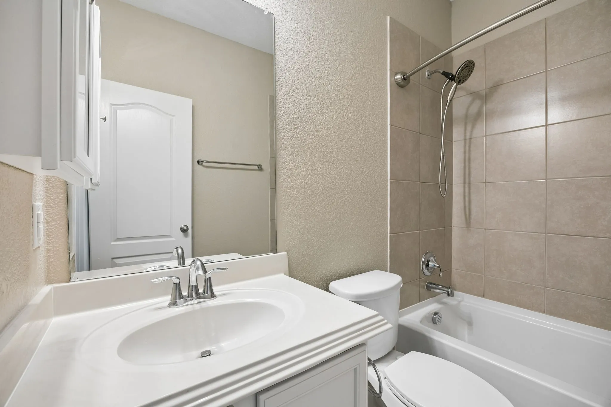 Single Family Residence For Rent in Denton County , 1605 Ridge Creek Lane, Aubrey, Texas 76227, 4 Bedroom, 3 Bathroom, 2 Garage spaces, 1,851 Sqft, built in 2016, mls#21365479, Real Estate Agent in Aubrey, Homes For Rent in Denton county, Homes For Rent in Aubrey, Realtor in Aubrey Texas, Real Estate Brokerage Independent Realty Texas, Luminita Cordes Realtor