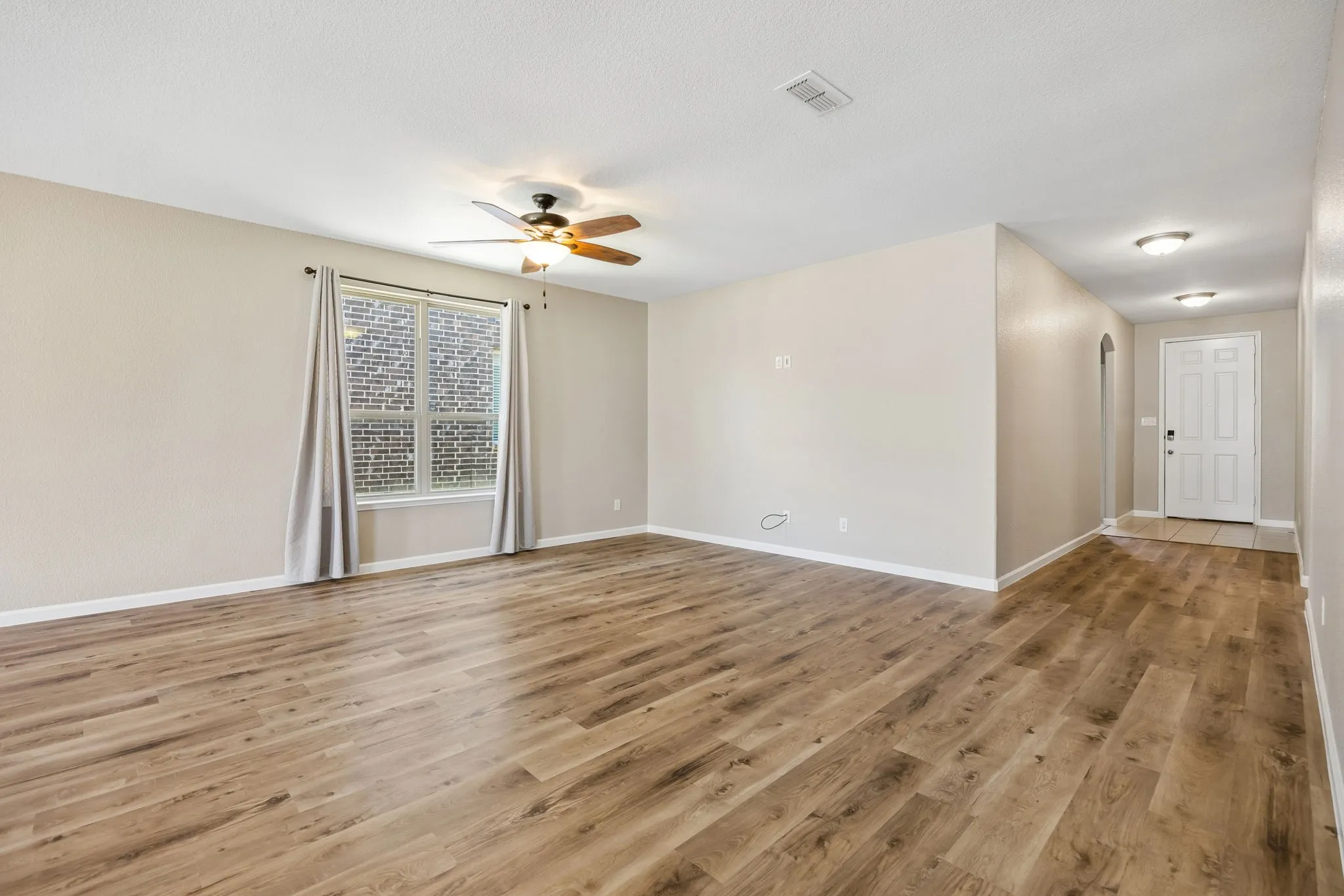 Single Family Residence For Rent in Denton County , 1605 Ridge Creek Lane, Aubrey, Texas 76227, 4 Bedroom, 3 Bathroom, 2 Garage spaces, 1,851 Sqft, built in 2016, mls#21365479, Real Estate Agent in Aubrey, Homes For Rent in Denton county, Homes For Rent in Aubrey, Realtor in Aubrey Texas, Real Estate Brokerage Independent Realty Texas, Luminita Cordes Realtor
