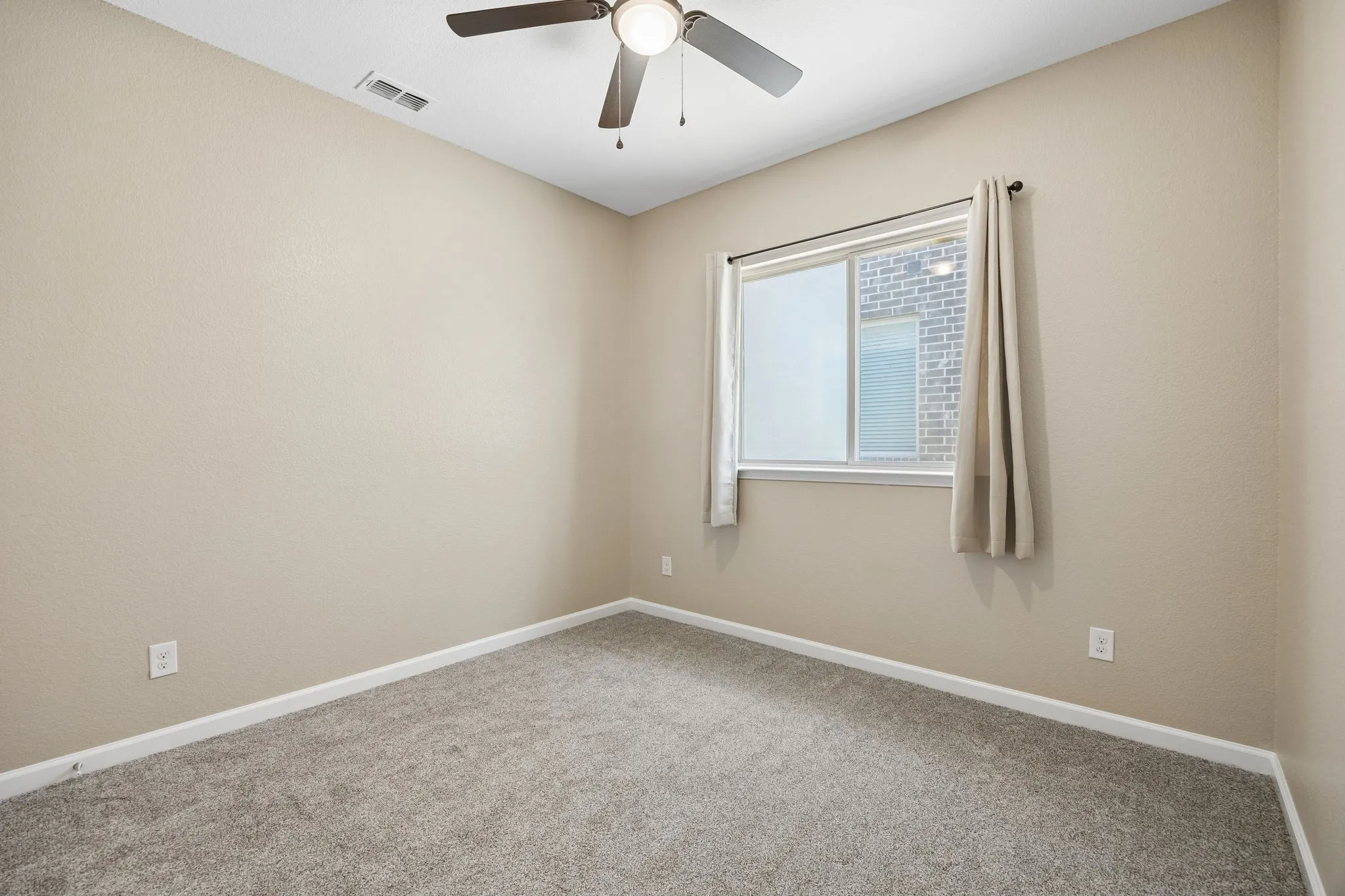 Single Family Residence For Rent in Denton County , 1605 Ridge Creek Lane, Aubrey, Texas 76227, 4 Bedroom, 3 Bathroom, 2 Garage spaces, 1,851 Sqft, built in 2016, mls#21365479, Real Estate Agent in Aubrey, Homes For Rent in Denton county, Homes For Rent in Aubrey, Realtor in Aubrey Texas, Real Estate Brokerage Independent Realty Texas, Luminita Cordes Realtor