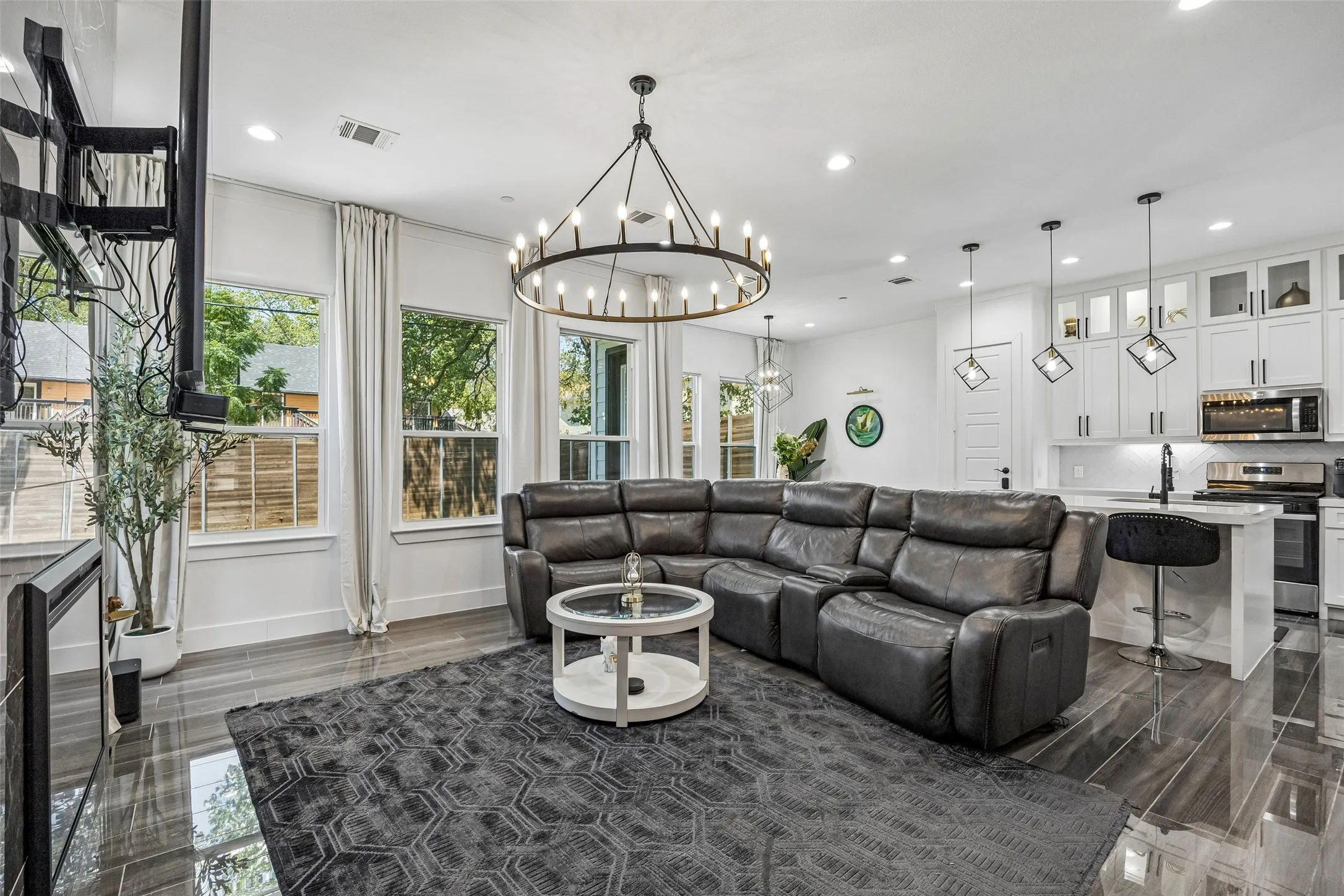 Single Family Residence For Rent in Dallas County , 1955 Leath Street, Dallas, Texas 75212, 4 Bedroom, 3 Bathroom, 2 Garage spaces, 2,614 Sqft, built in 2022, mls#21361980, Real Estate Agent in Dallas, Homes For Rent in Dallas county, Homes For Rent in Dallas, Realtor in Dallas Texas, Real Estate Brokerage Independent Realty Texas, Luminita Cordes Realtor