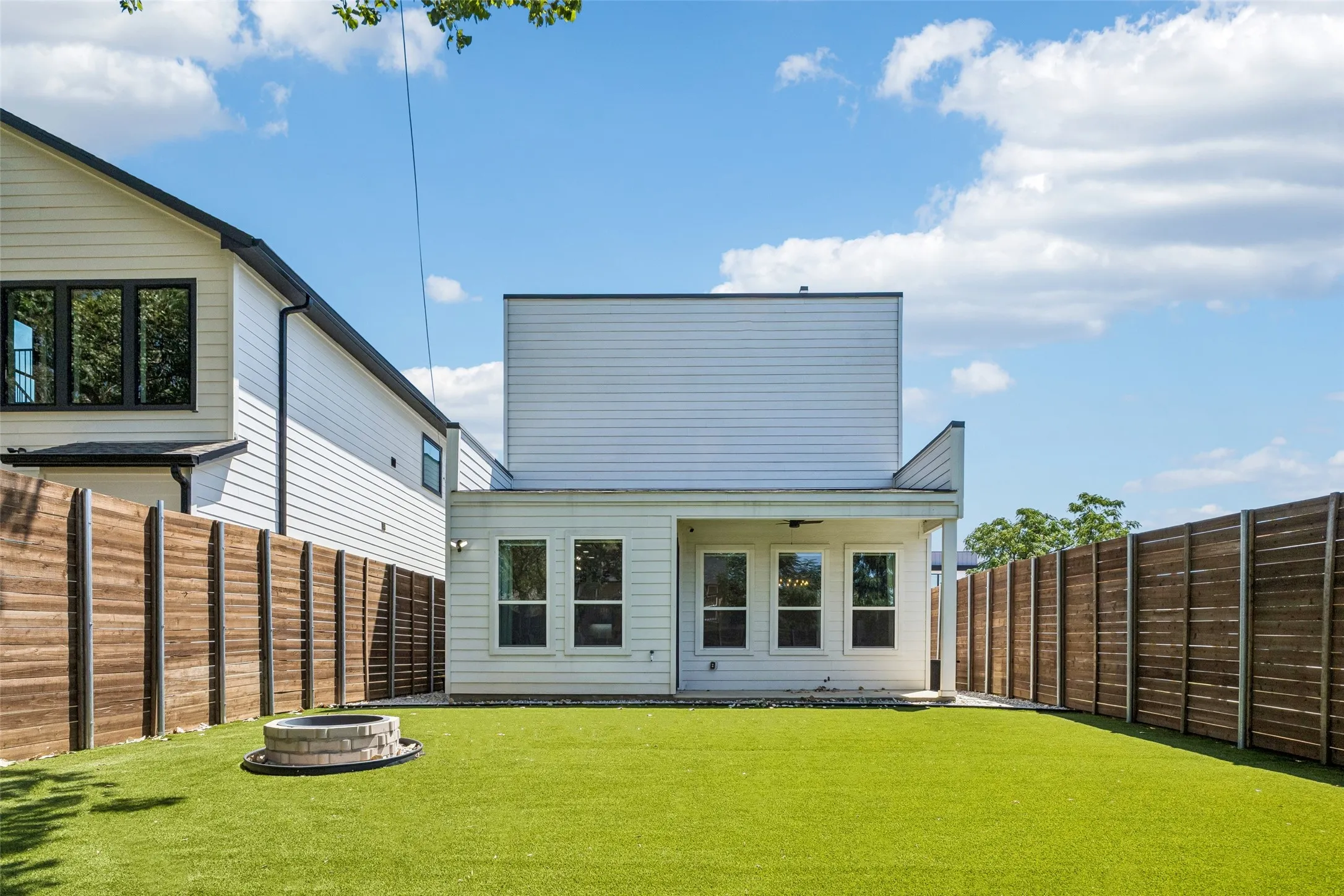 Single Family Residence For Rent in Dallas County , 1955 Leath Street, Dallas, Texas 75212, 4 Bedroom, 3 Bathroom, 2 Garage spaces, 2,614 Sqft, built in 2022, mls#21361980, Real Estate Agent in Dallas, Homes For Rent in Dallas county, Homes For Rent in Dallas, Realtor in Dallas Texas, Real Estate Brokerage Independent Realty Texas, Luminita Cordes Realtor