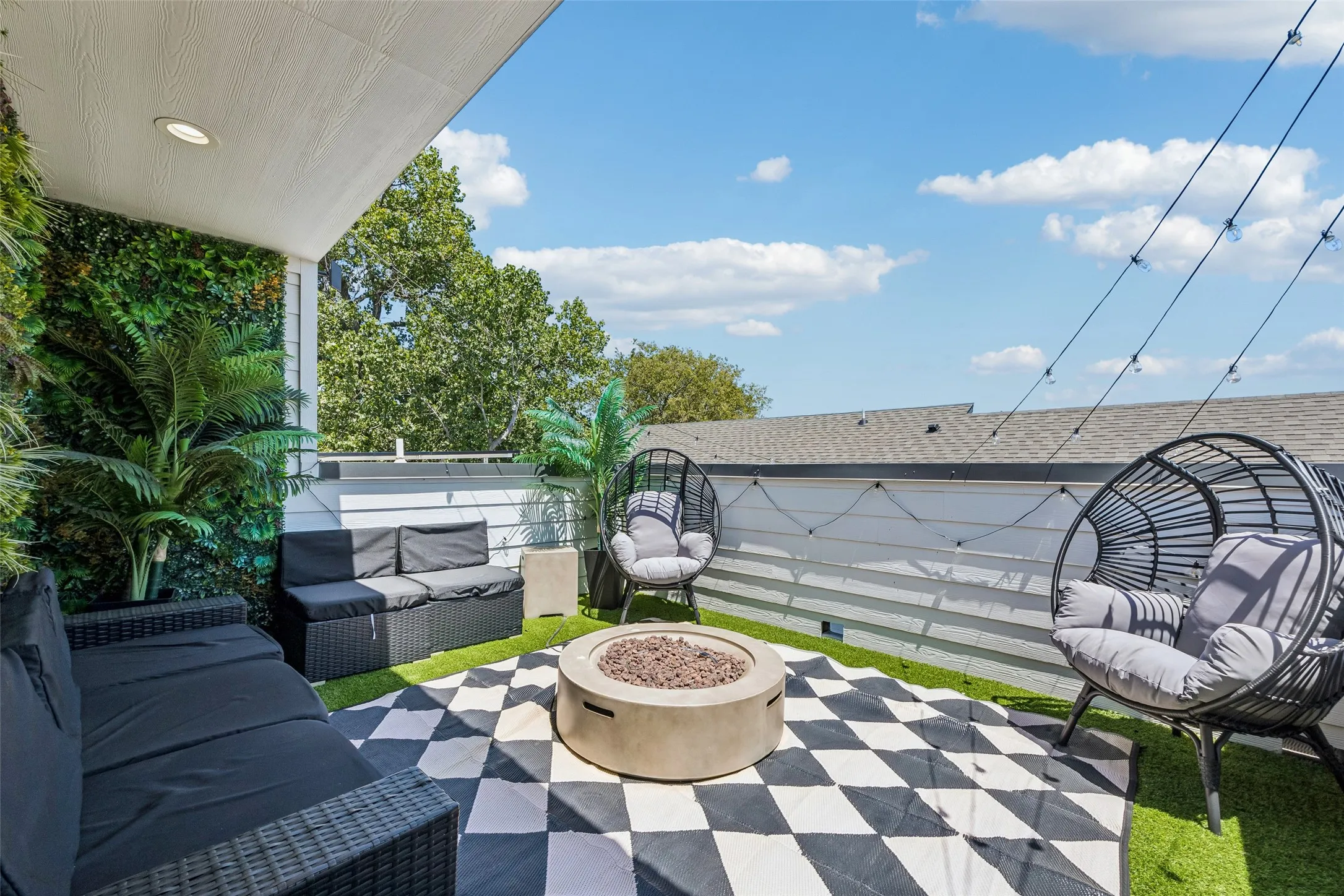 Single Family Residence For Rent in Dallas County , 1955 Leath Street, Dallas, Texas 75212, 4 Bedroom, 3 Bathroom, 2 Garage spaces, 2,614 Sqft, built in 2022, mls#21361980, Real Estate Agent in Dallas, Homes For Rent in Dallas county, Homes For Rent in Dallas, Realtor in Dallas Texas, Real Estate Brokerage Independent Realty Texas, Luminita Cordes Realtor