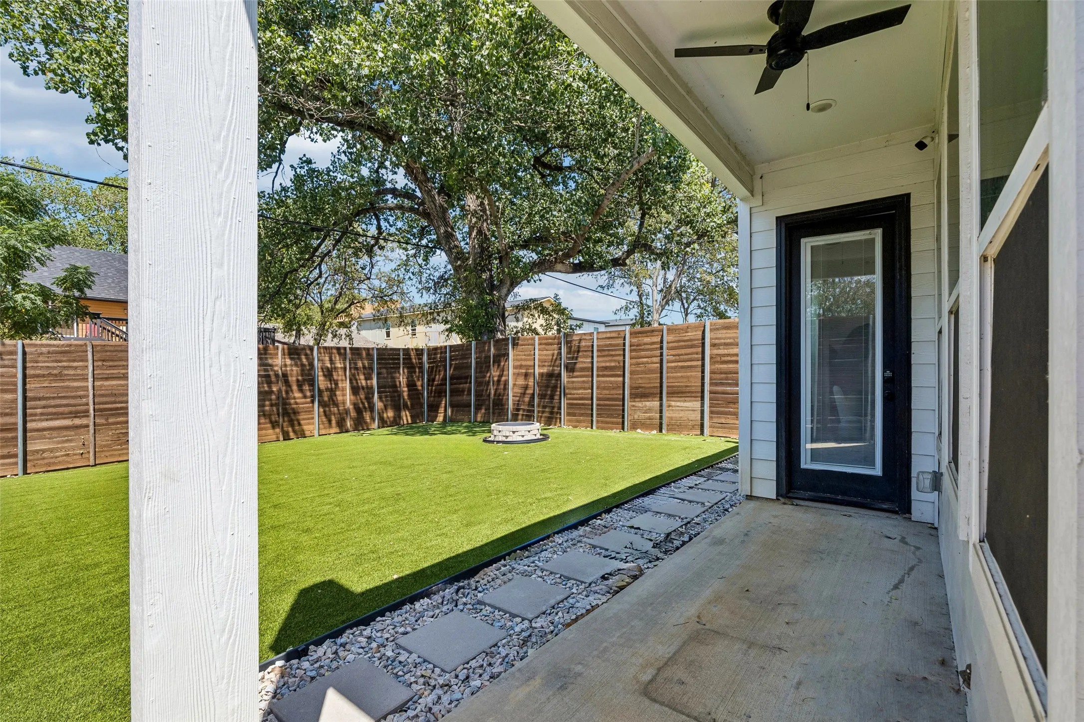 Single Family Residence For Rent in Dallas County , 1955 Leath Street, Dallas, Texas 75212, 4 Bedroom, 3 Bathroom, 2 Garage spaces, 2,614 Sqft, built in 2022, mls#21361980, Real Estate Agent in Dallas, Homes For Rent in Dallas county, Homes For Rent in Dallas, Realtor in Dallas Texas, Real Estate Brokerage Independent Realty Texas, Luminita Cordes Realtor