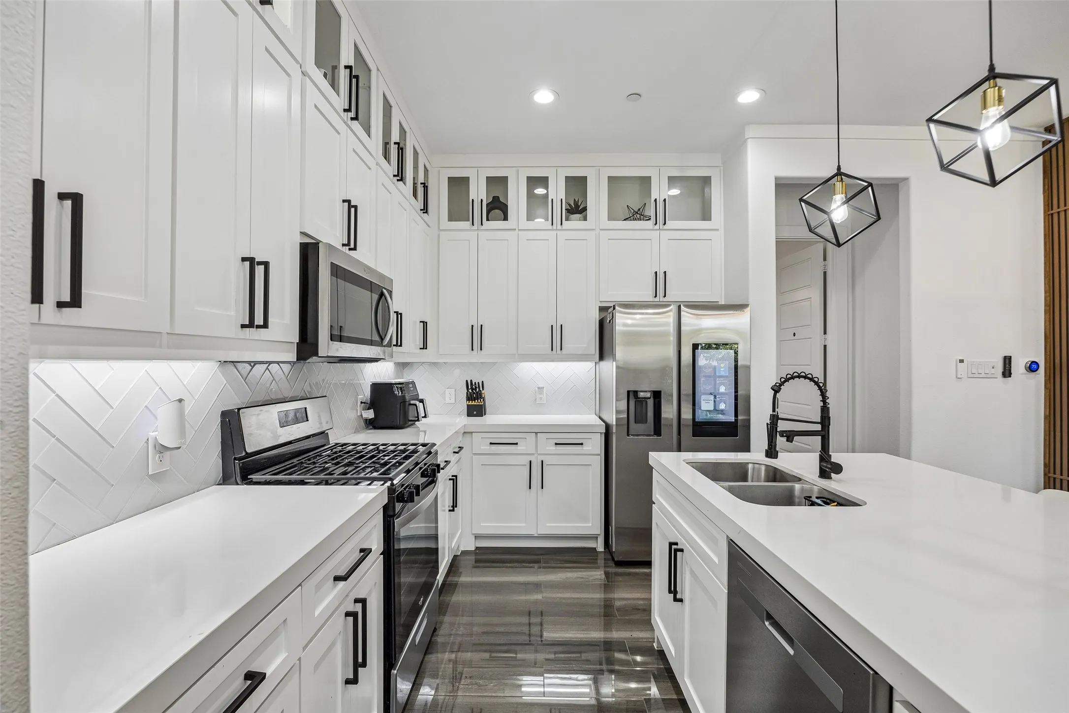 Single Family Residence For Rent in Dallas County , 1955 Leath Street, Dallas, Texas 75212, 4 Bedroom, 3 Bathroom, 2 Garage spaces, 2,614 Sqft, built in 2022, mls#21361980, Real Estate Agent in Dallas, Homes For Rent in Dallas county, Homes For Rent in Dallas, Realtor in Dallas Texas, Real Estate Brokerage Independent Realty Texas, Luminita Cordes Realtor