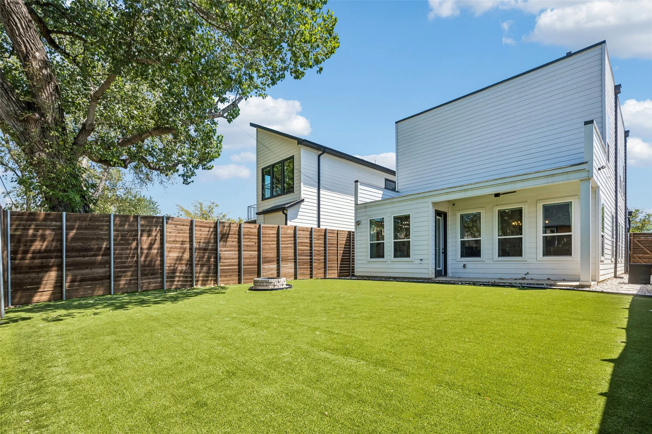 Single Family Residence For Rent in Dallas County , 1955 Leath Street, Dallas, Texas 75212, 4 Bedroom, 3 Bathroom, 2 Garage spaces, 2,614 Sqft, built in 2022, mls#21361980, Real Estate Agent in Dallas, Homes For Rent in Dallas county, Homes For Rent in Dallas, Realtor in Dallas Texas, Real Estate Brokerage Independent Realty Texas, Luminita Cordes Realtor