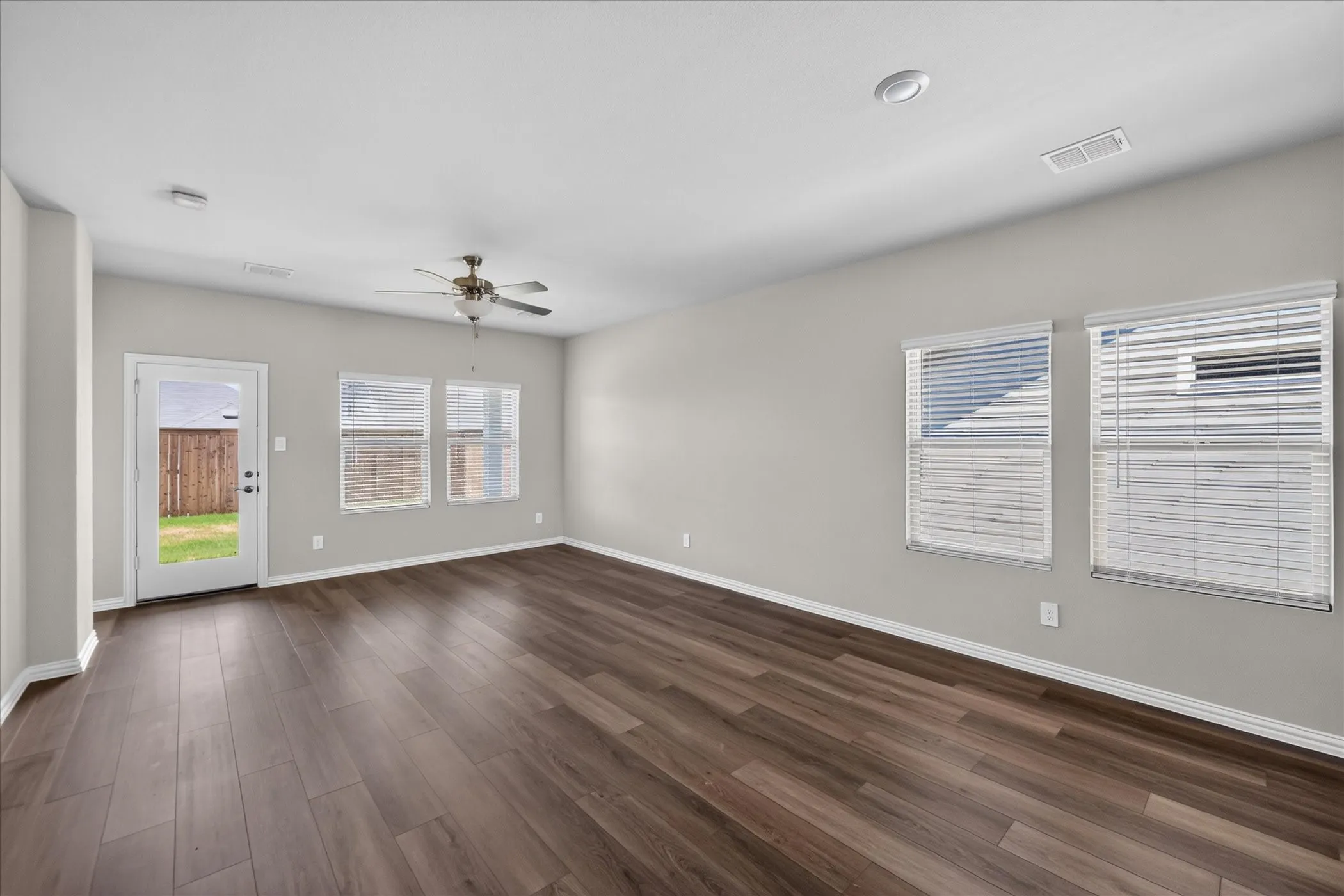 Single Family Residence For Rent in Collin County , 3520 Bridgeport Drive, Farmersville, Texas 75442, 4 Bedroom, 2 Bathroom, 2 Garage spaces, 1,550 Sqft, built in 2026, mls#21366501, Real Estate Agent in Farmersville, Homes For Rent in Collin county, Homes For Rent in Farmersville, Realtor in Farmersville Texas, Real Estate Brokerage Independent Realty Texas, Luminita Cordes Realtor