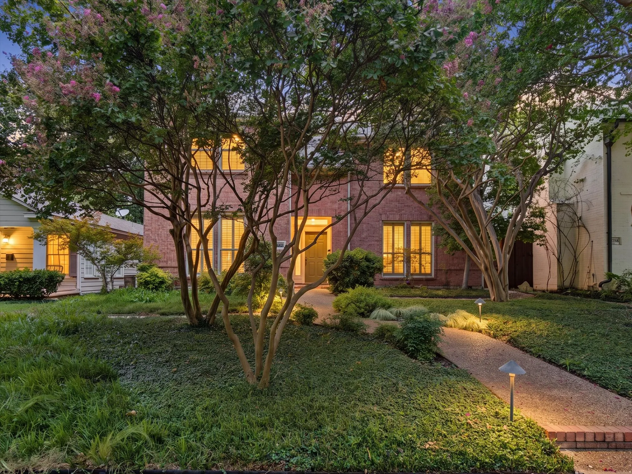 Single Family Residence For Sale in Dallas County , 2708 Rosedale Avenue, University Park, Texas 75205, 4 Bedroom, 3 Bathroom, 2 Garage spaces, 3,376 Sqft, built in 1994, mls#21327950, Real Estate Agent in University Park, Homes For Sale in Dallas county, Homes For Sale in University Park, Realtor in University Park Texas, Real Estate Brokerage Independent Realty Texas, Luminita Cordes Realtor